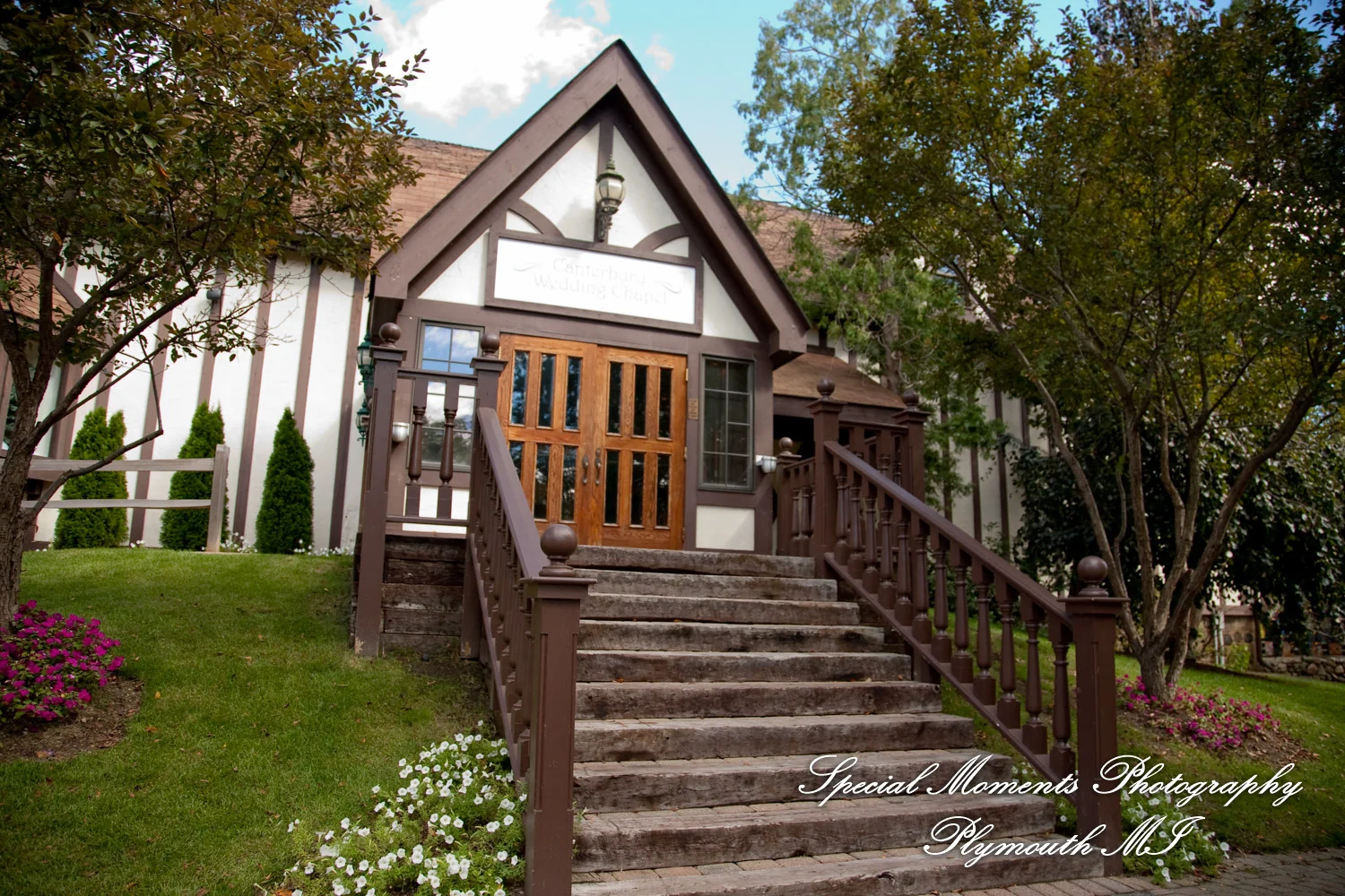 Canterbury Castle Lake Orion MI wedding photograph