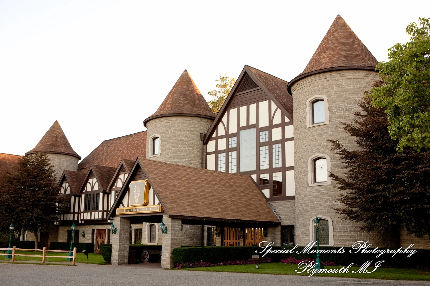 Canterbury Castle Lake Orion MI wedding photograph