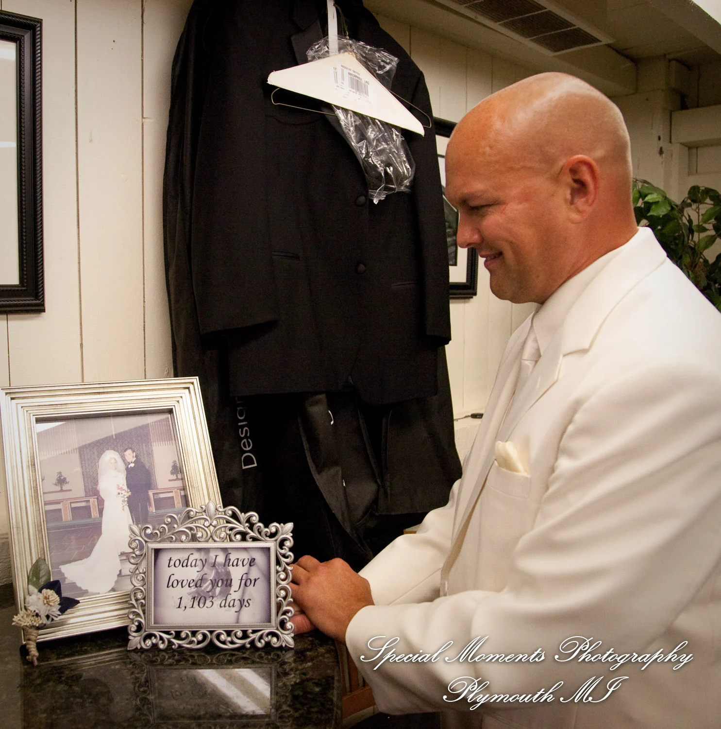 Canterbury Castle Lake Orion MI wedding photograph