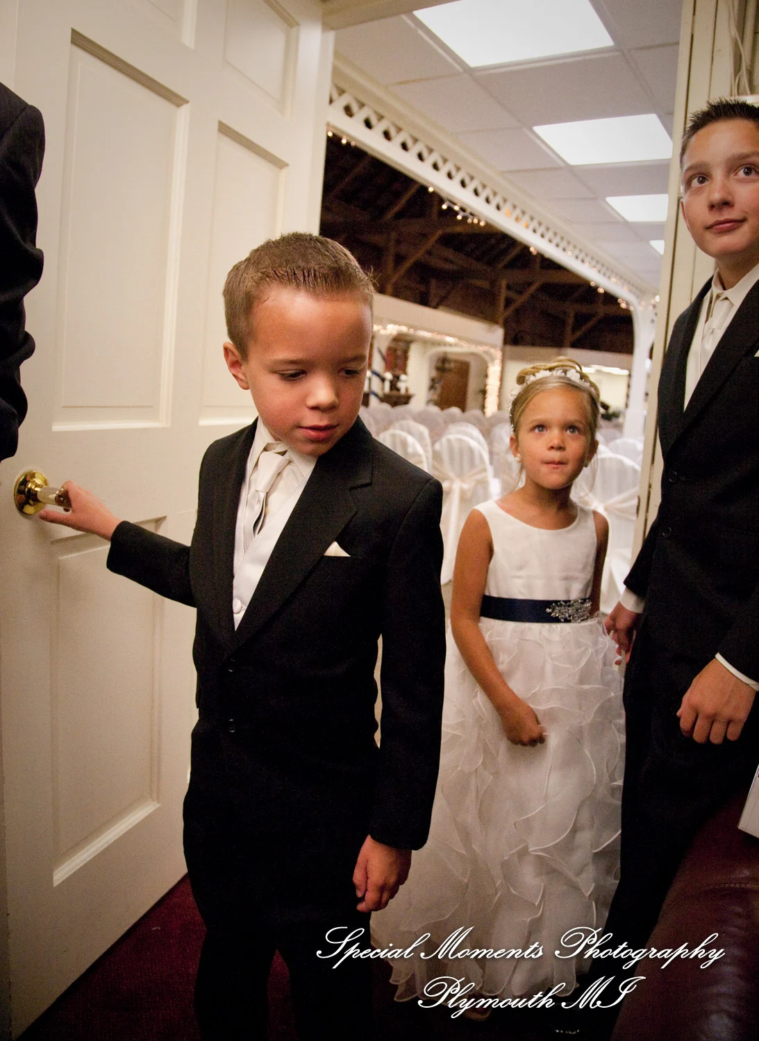 Canterbury Castle Lake Orion MI wedding photograph