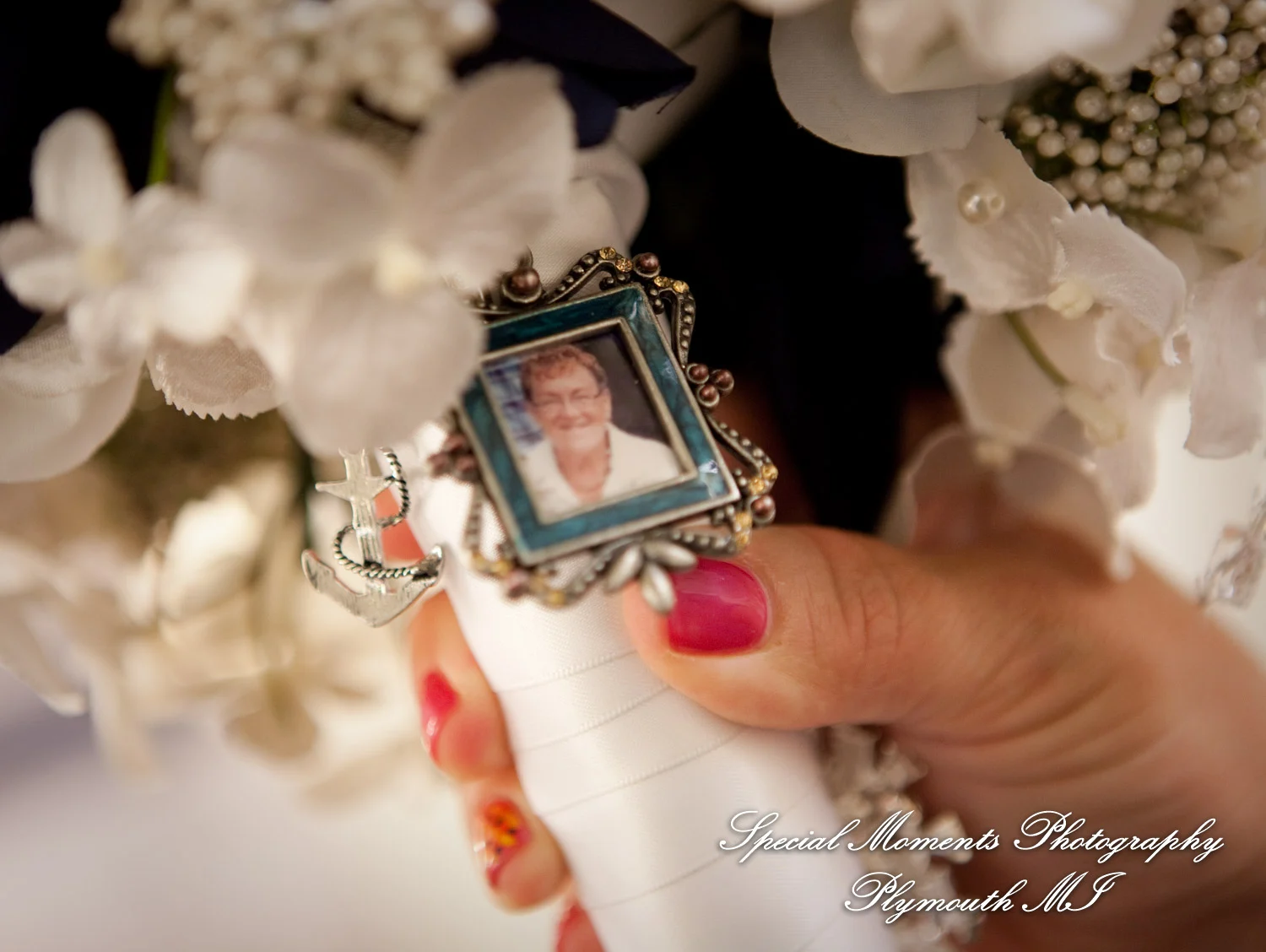 Canterbury Castle Lake Orion MI wedding photograph