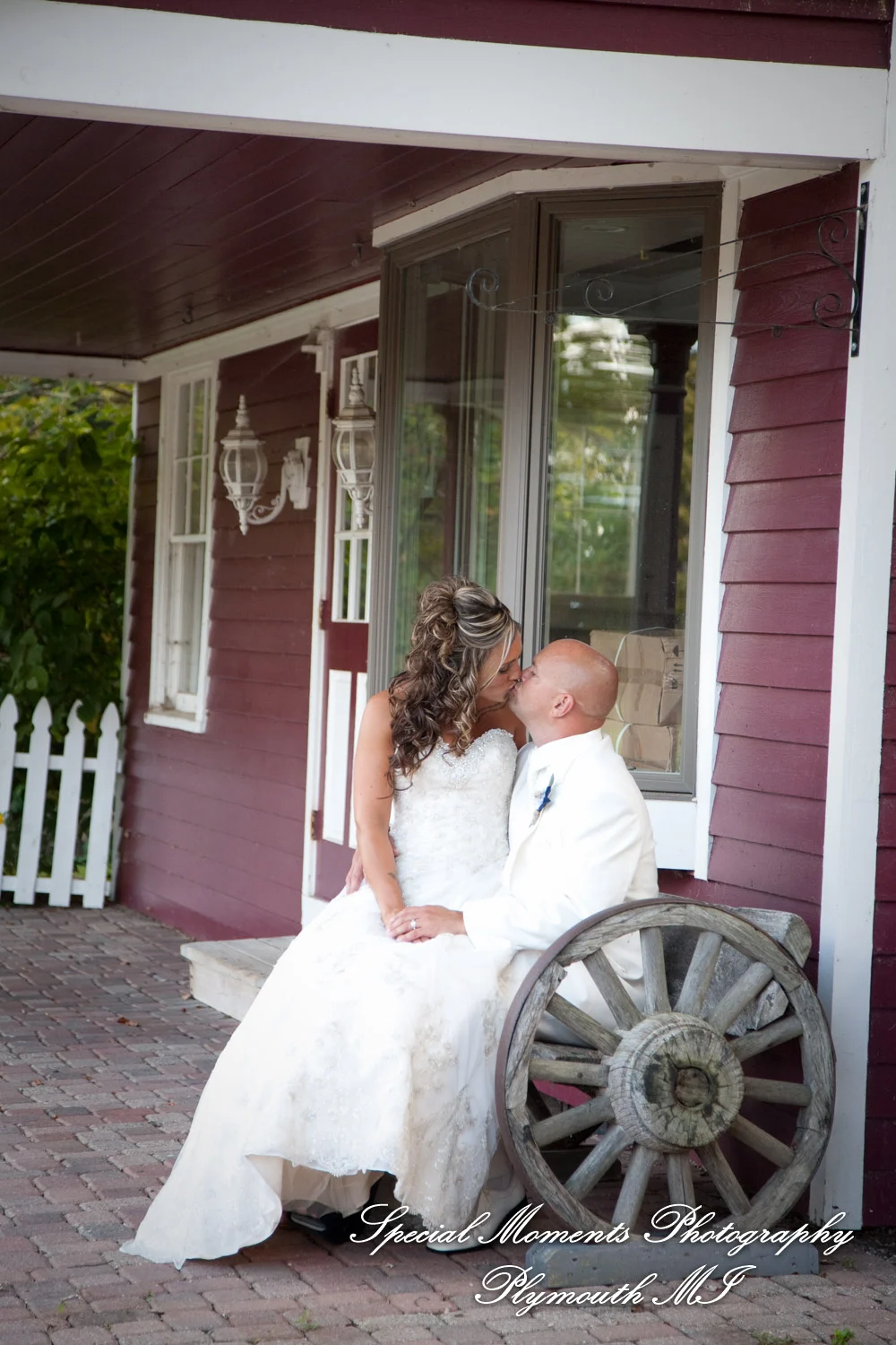Canterbury Castle Lake Orion MI wedding photograph