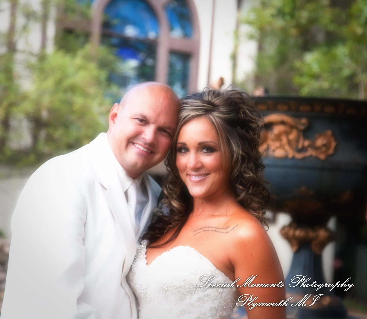 Canterbury Castle Lake Orion MI wedding photograph