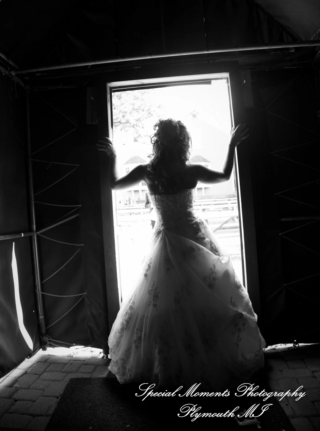 Canterbury Castle Lake Orion MI wedding photograph