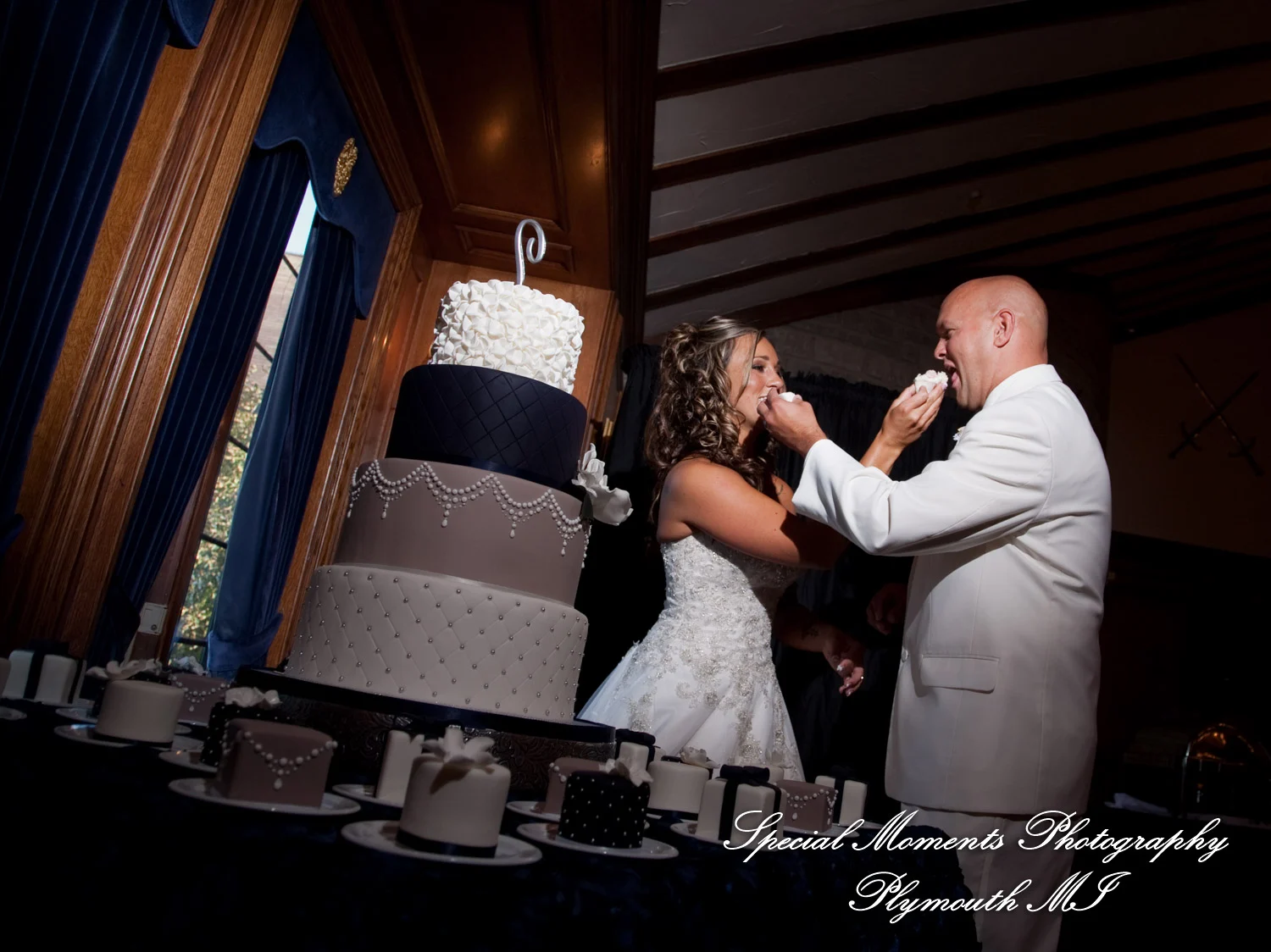 Canterbury Castle Lake Orion MI wedding photograph