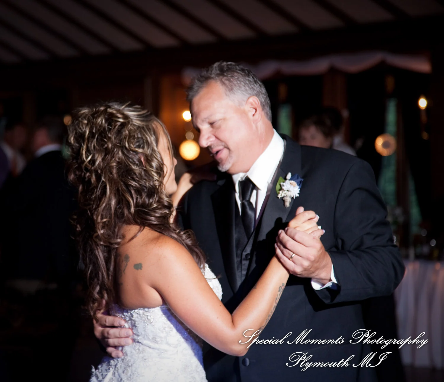 Canterbury Castle Lake Orion MI wedding photograph