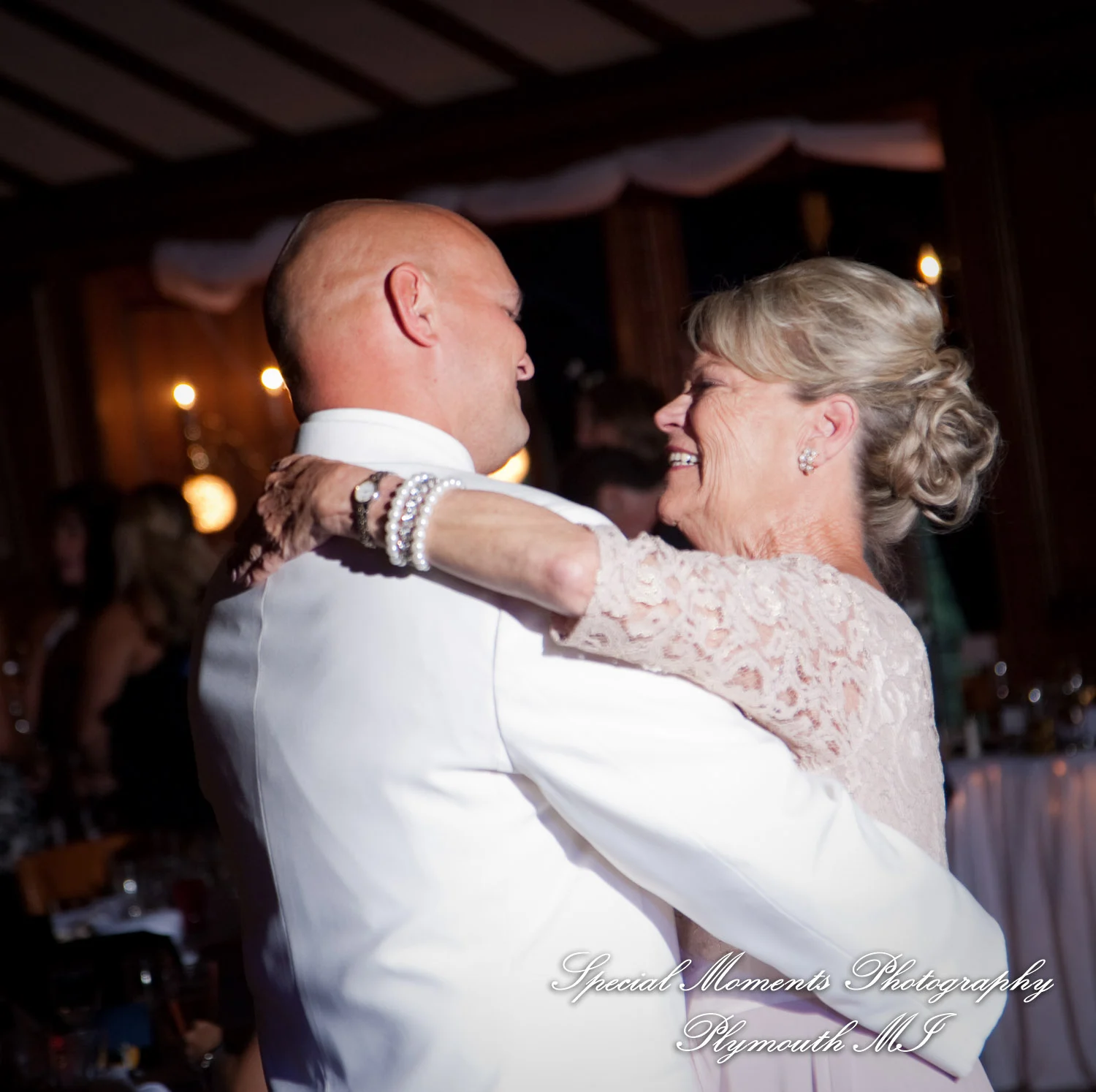 Canterbury Castle Lake Orion MI wedding photograph