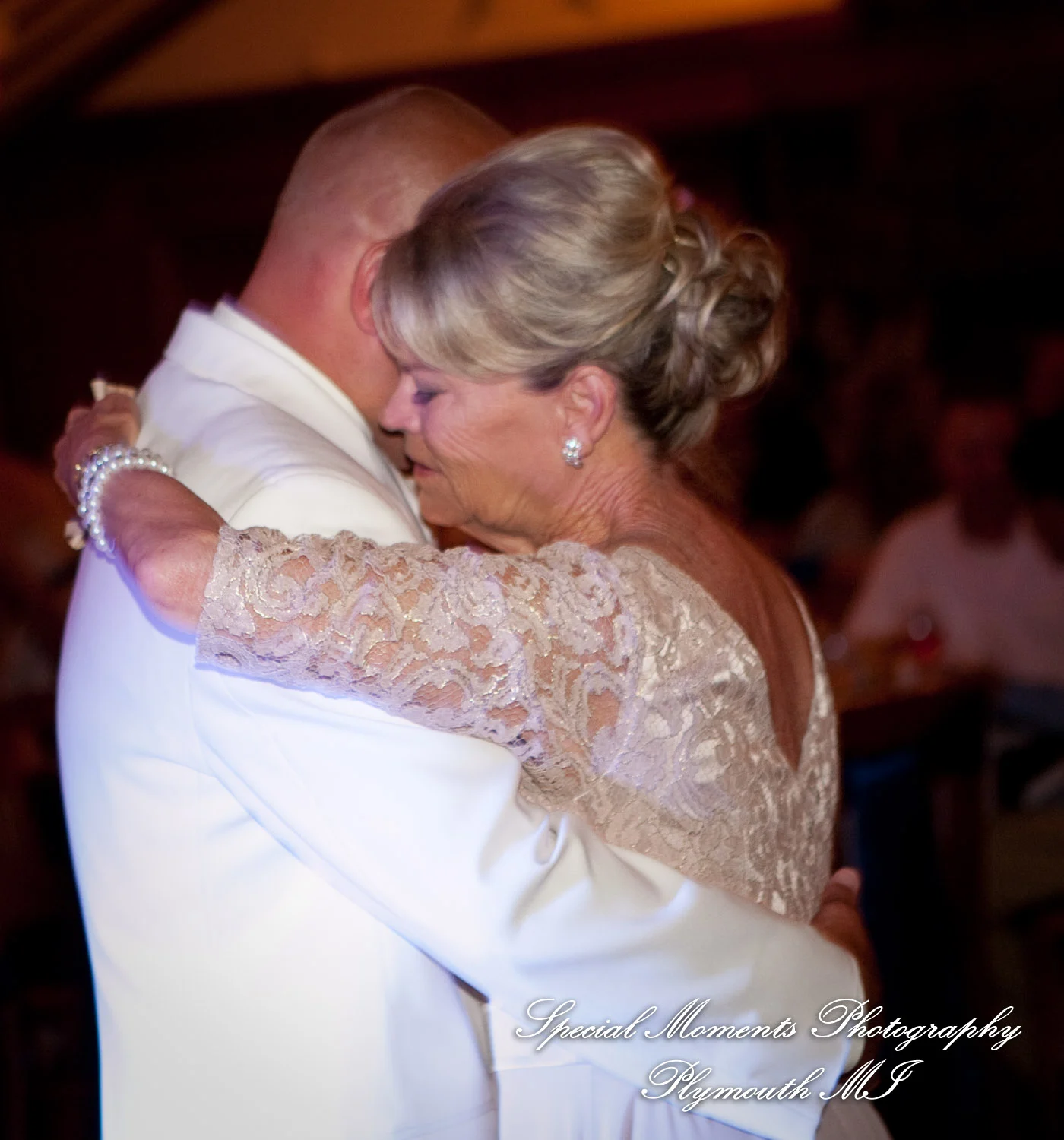 Canterbury Castle Lake Orion MI wedding photograph
