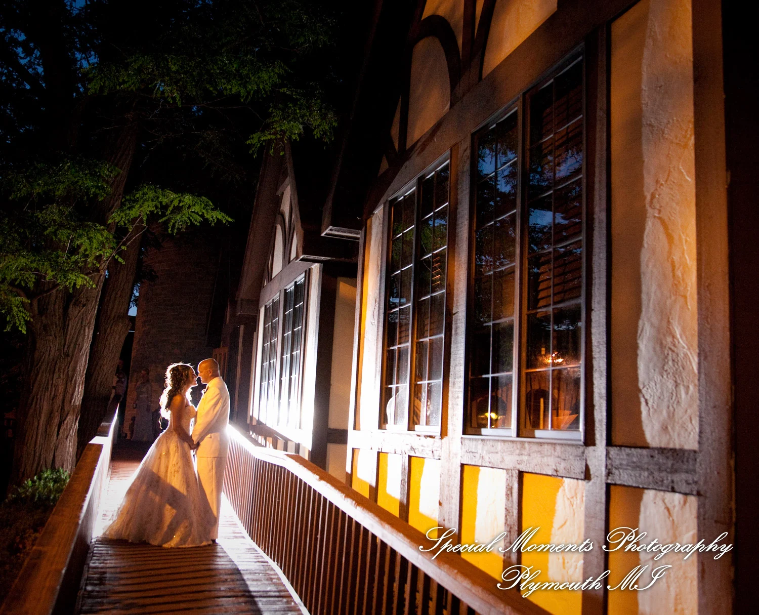 Canterbury Castle Lake Orion MI wedding photograph