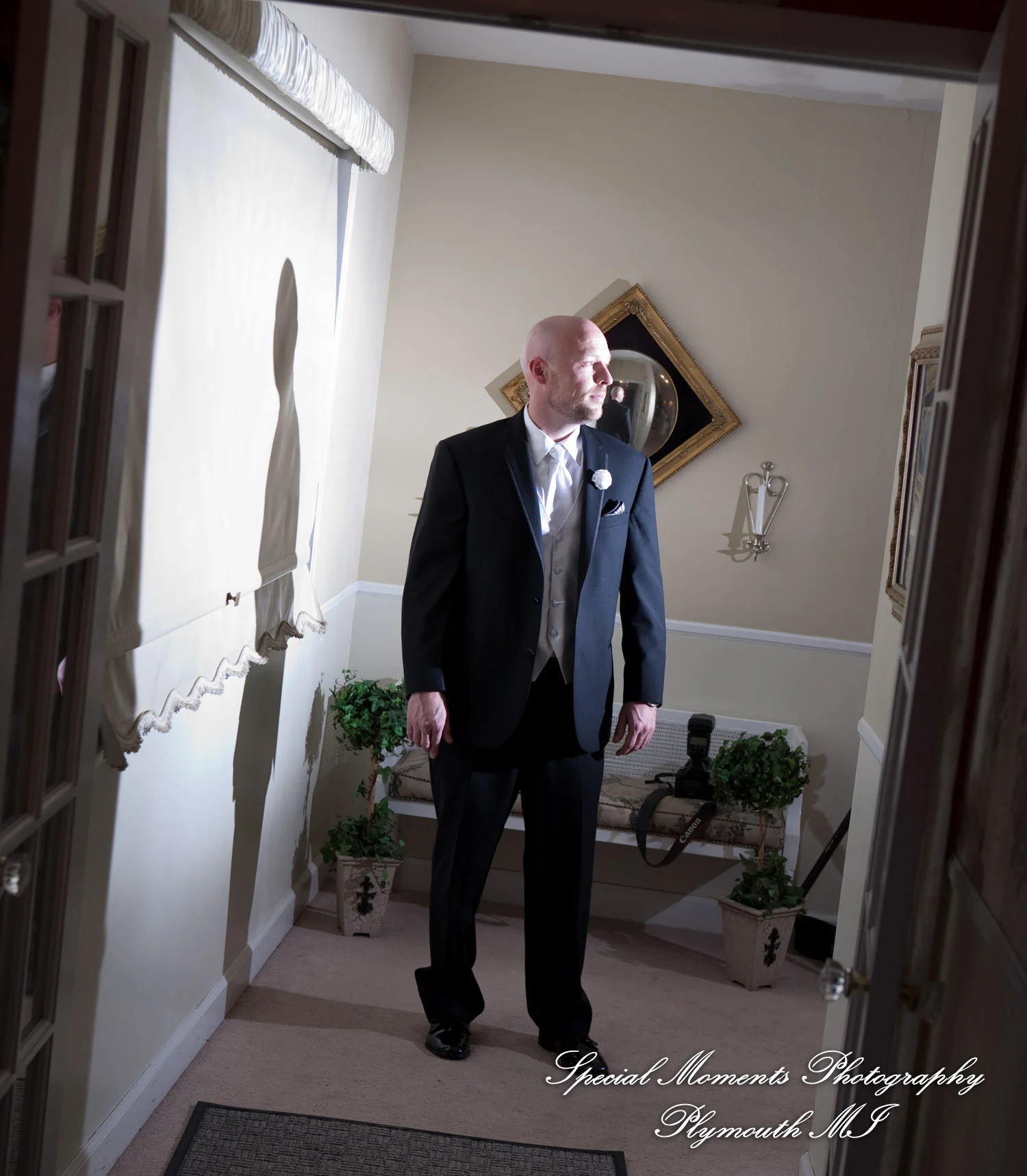 Little Wedding Chapel Taylor MI wedding photograph