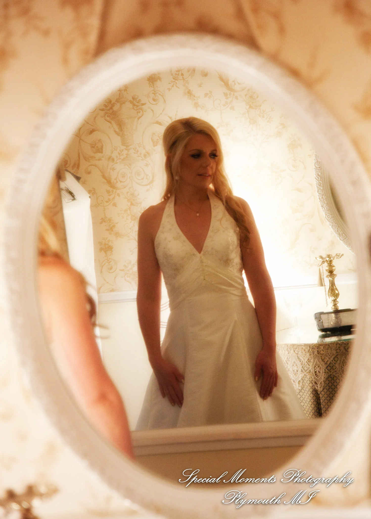 Little Wedding Chapel Taylor MI wedding photograph