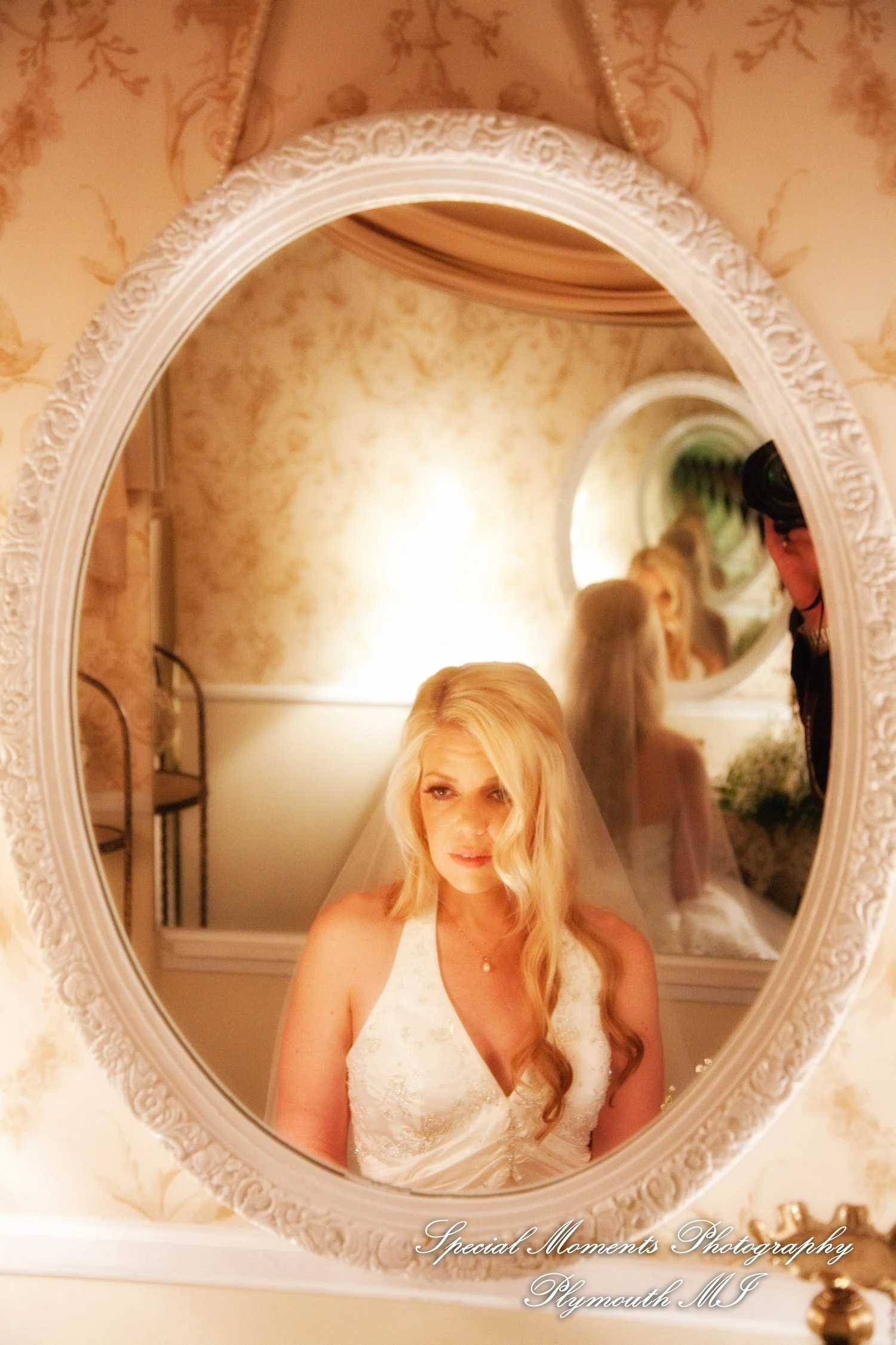 Little Wedding Chapel Taylor MI wedding photograph