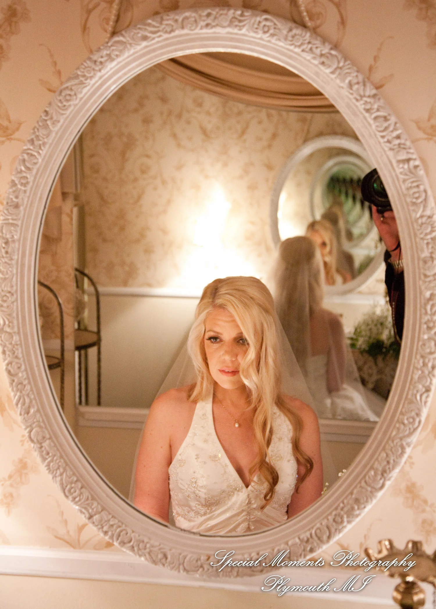 Little Wedding Chapel Taylor MI wedding photograph