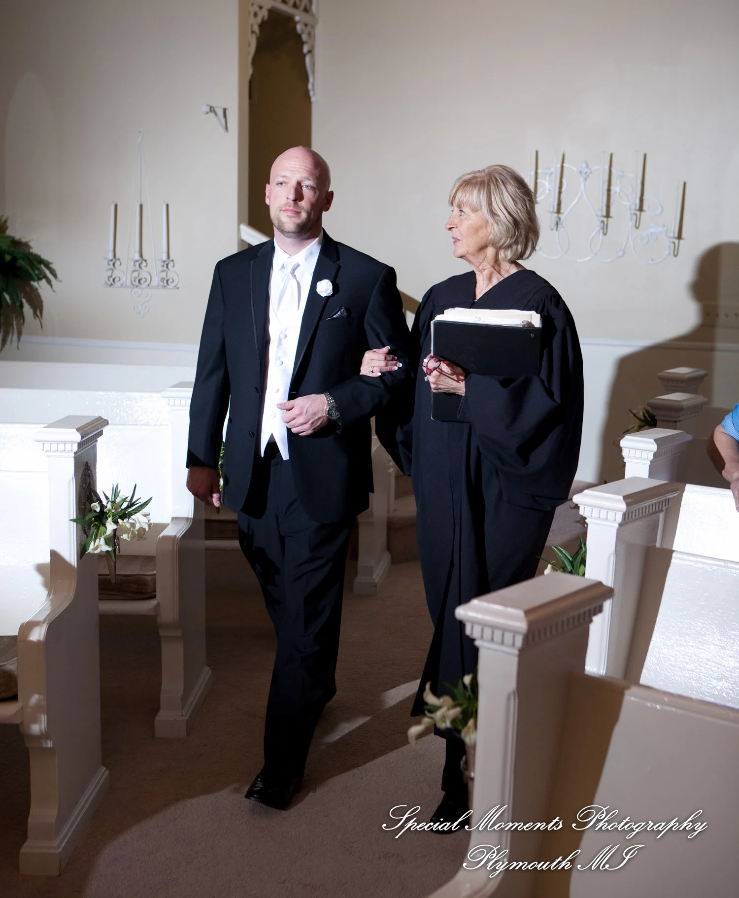 Little Wedding Chapel Taylor MI wedding photograph