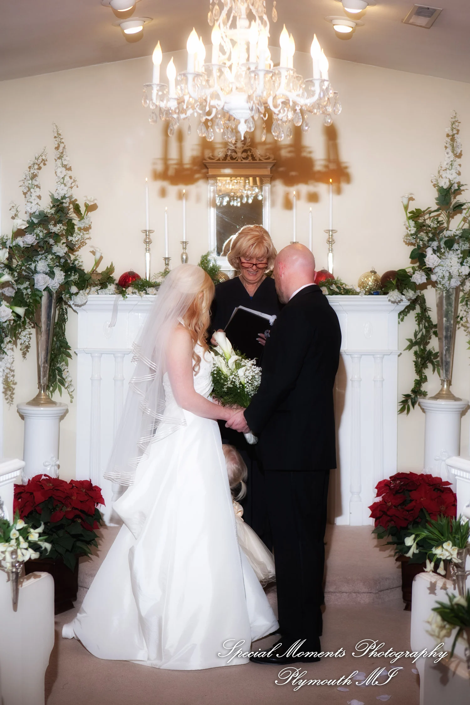 Little Wedding Chapel Taylor MI wedding photograph