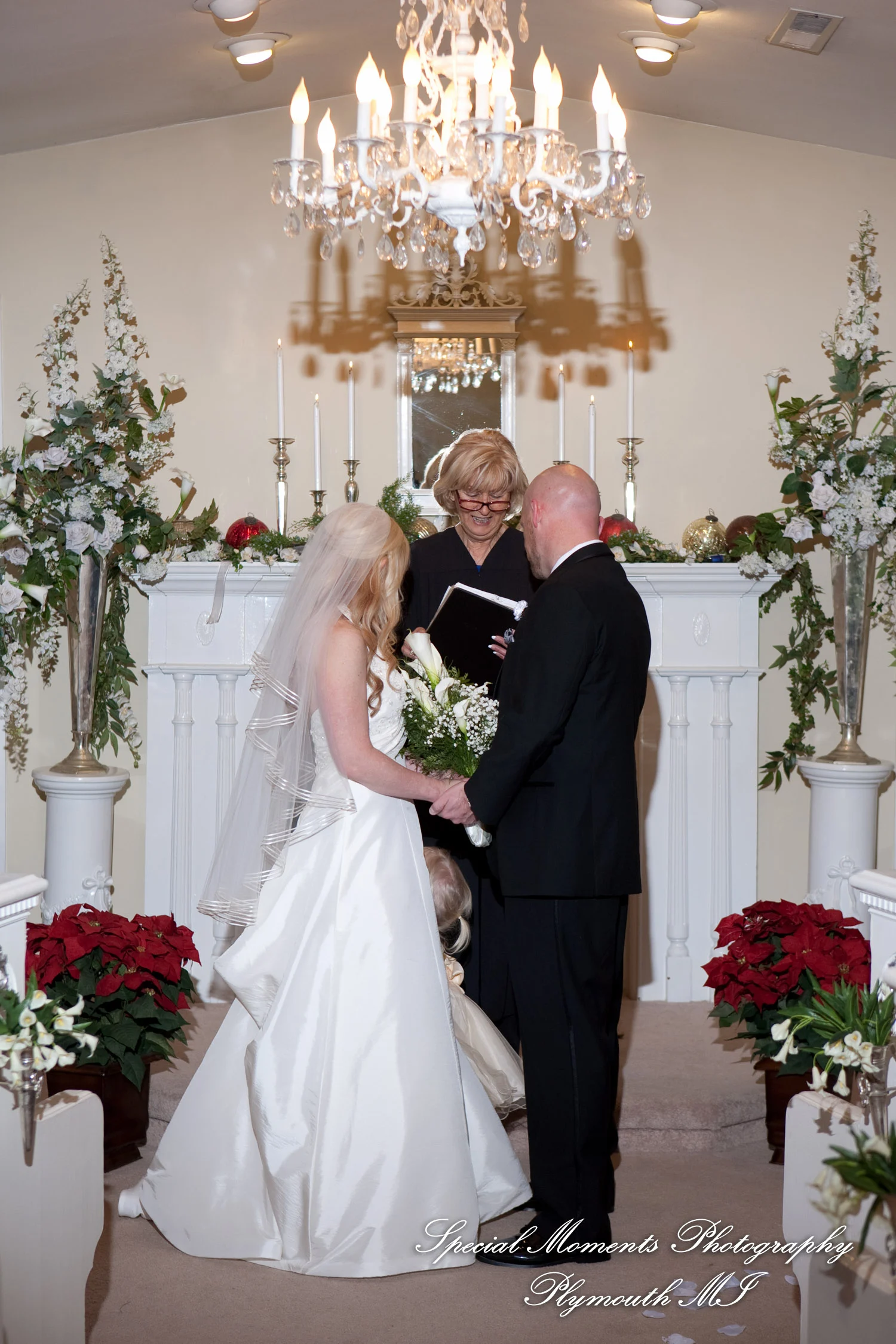 Little Wedding Chapel Taylor MI wedding photograph