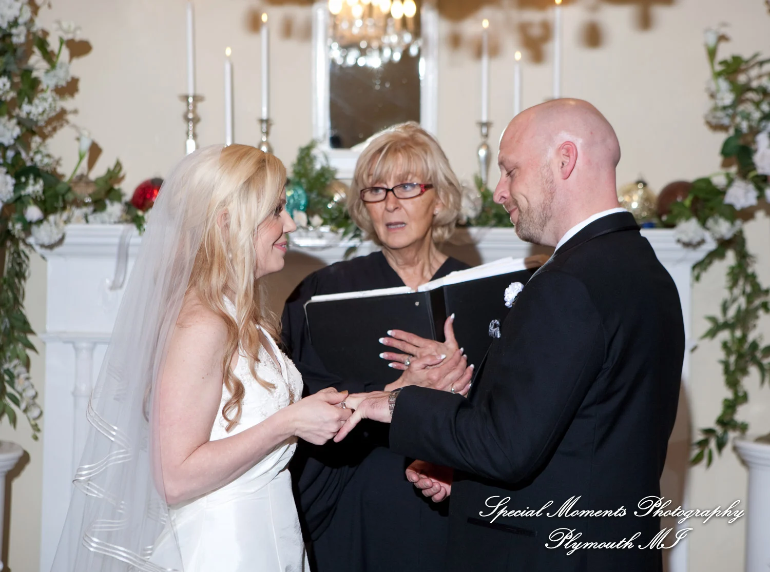 Little Wedding Chapel Taylor MI wedding photograph
