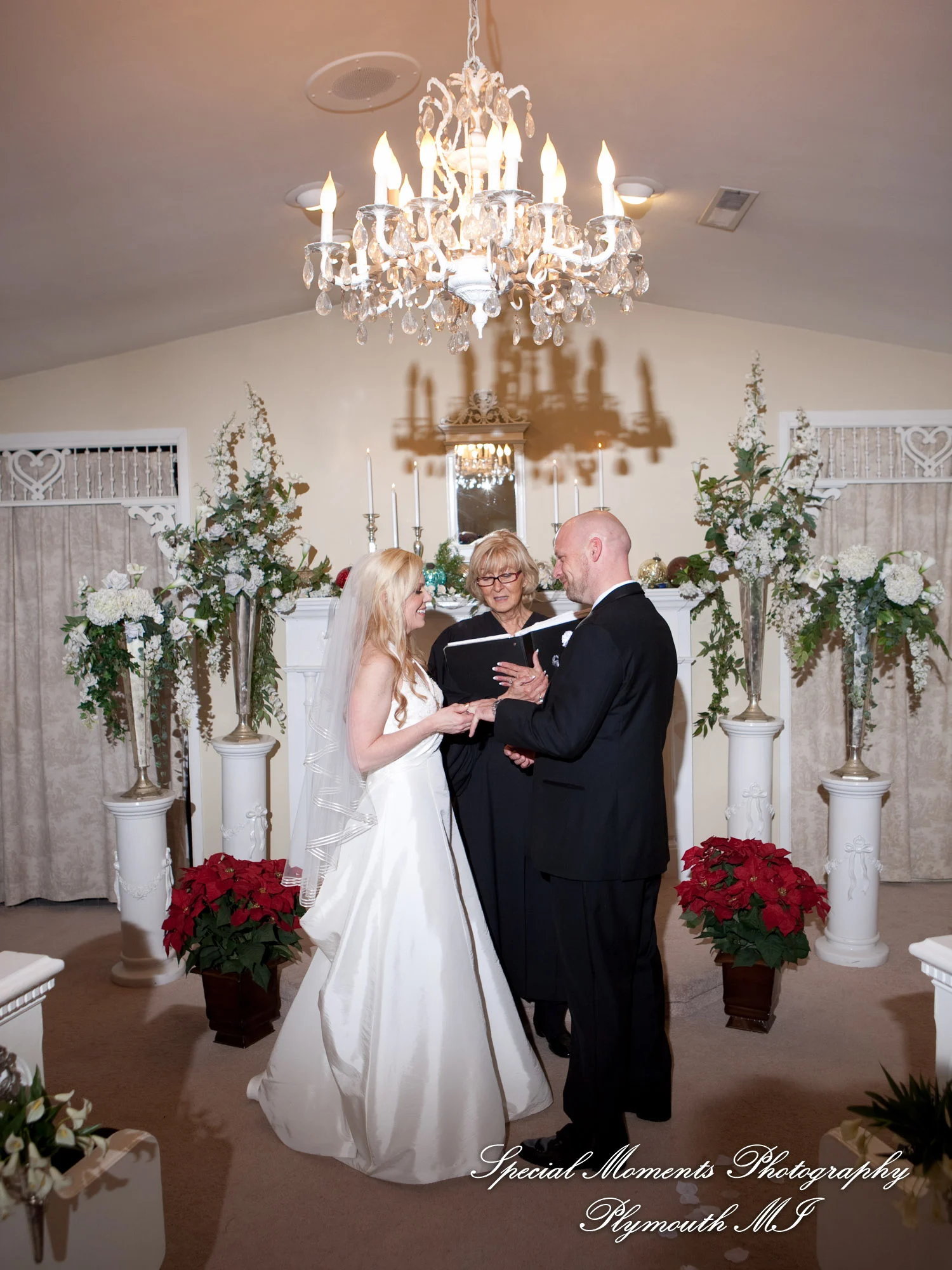Little Wedding Chapel Taylor MI wedding photograph