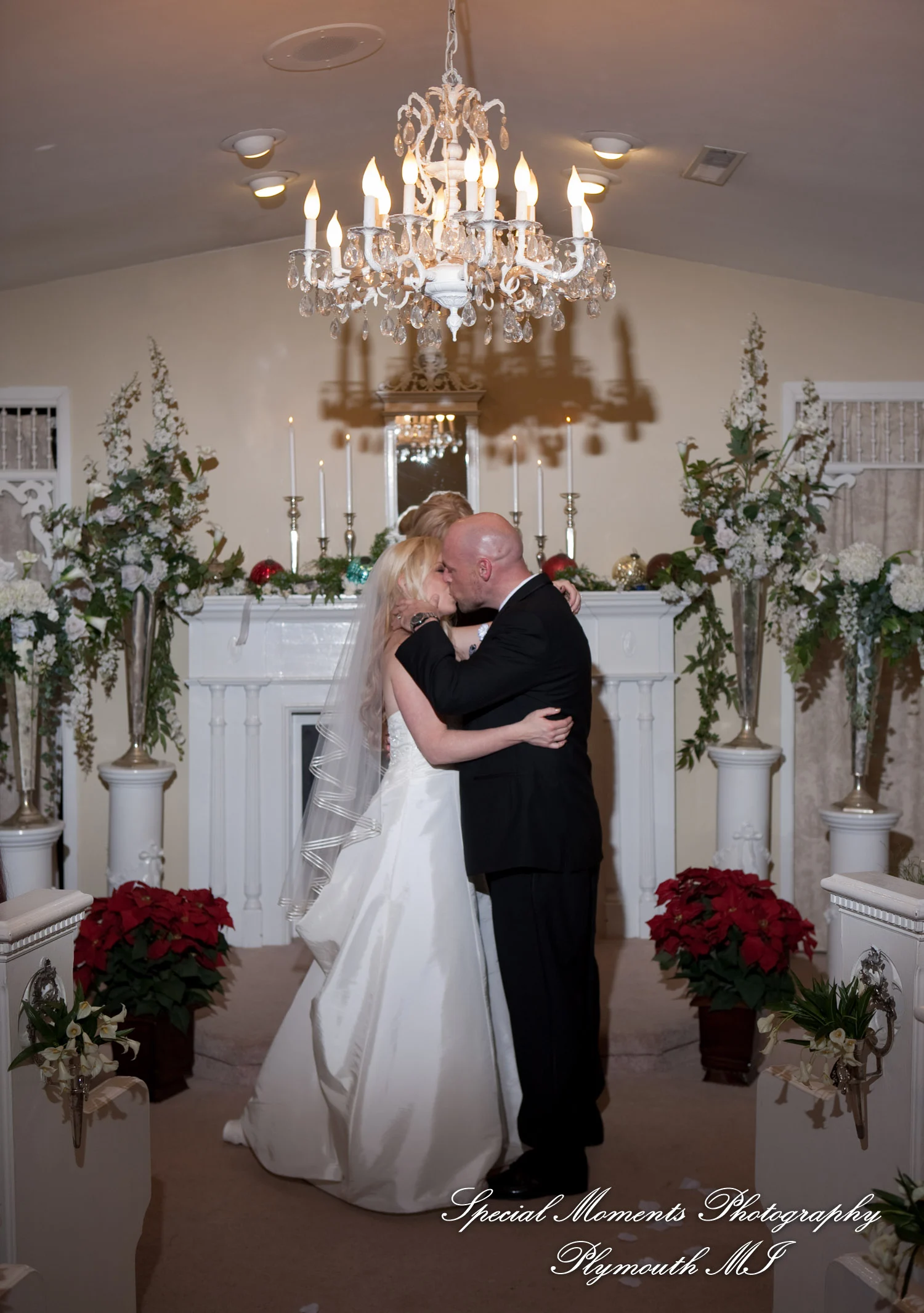 Little Wedding Chapel Taylor MI wedding photograph