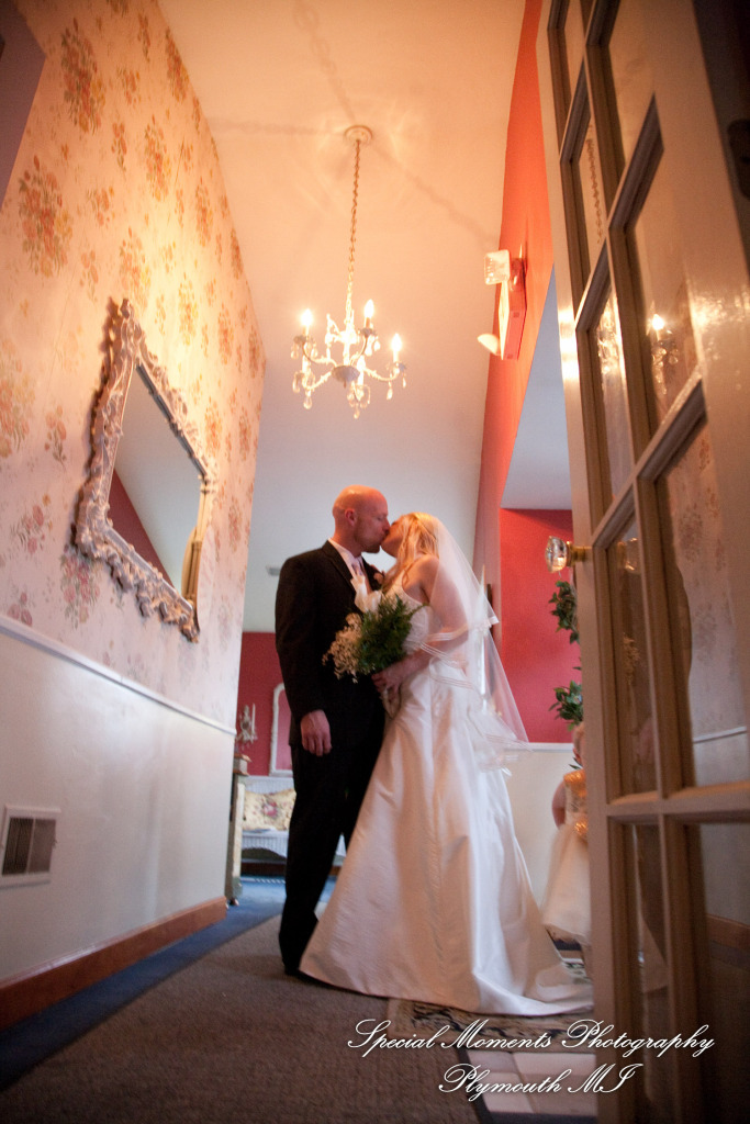 Tricia & JR at Little Wedding Chapel Taylor MI wedding photography