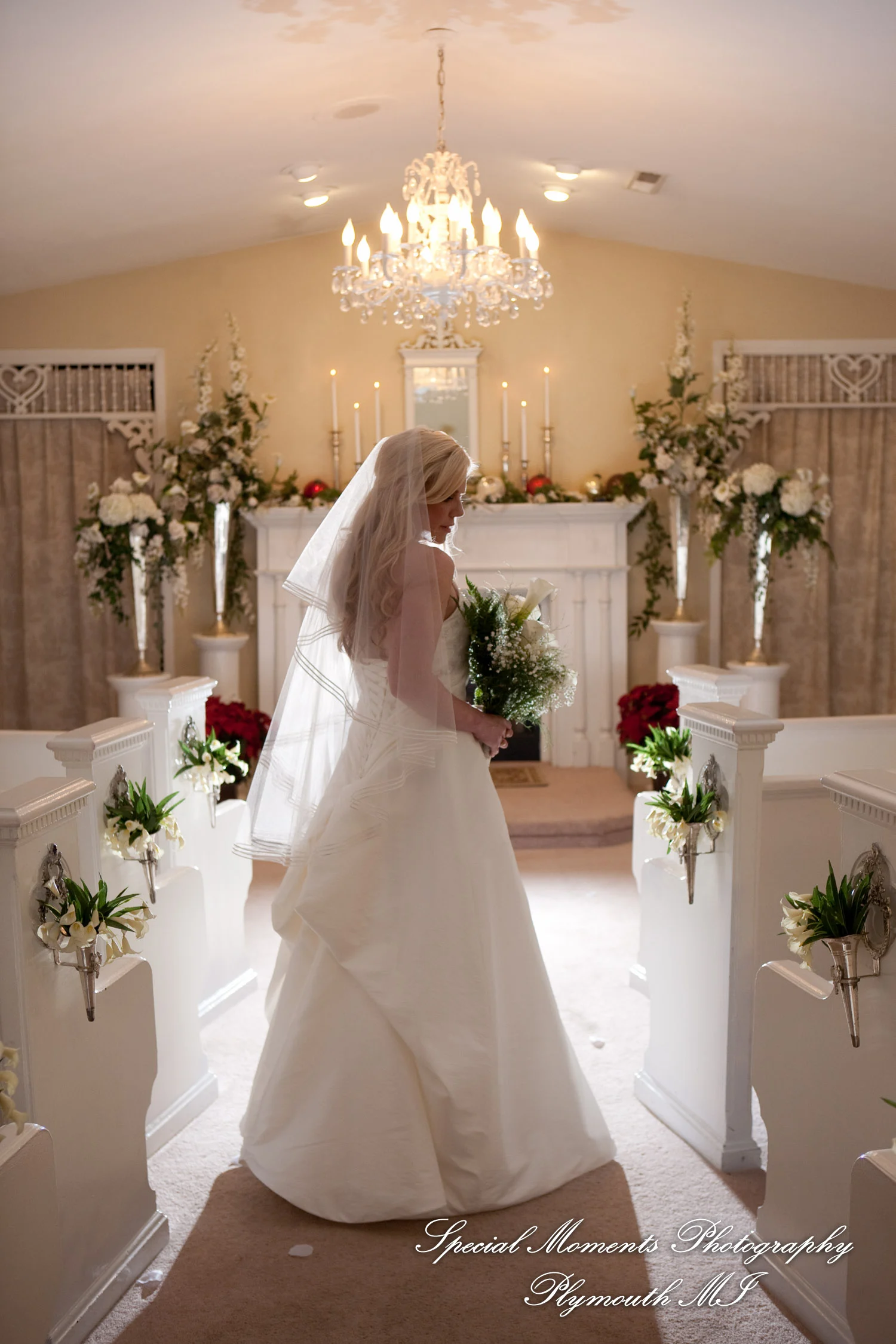 Little Wedding Chapel Taylor MI wedding photograph