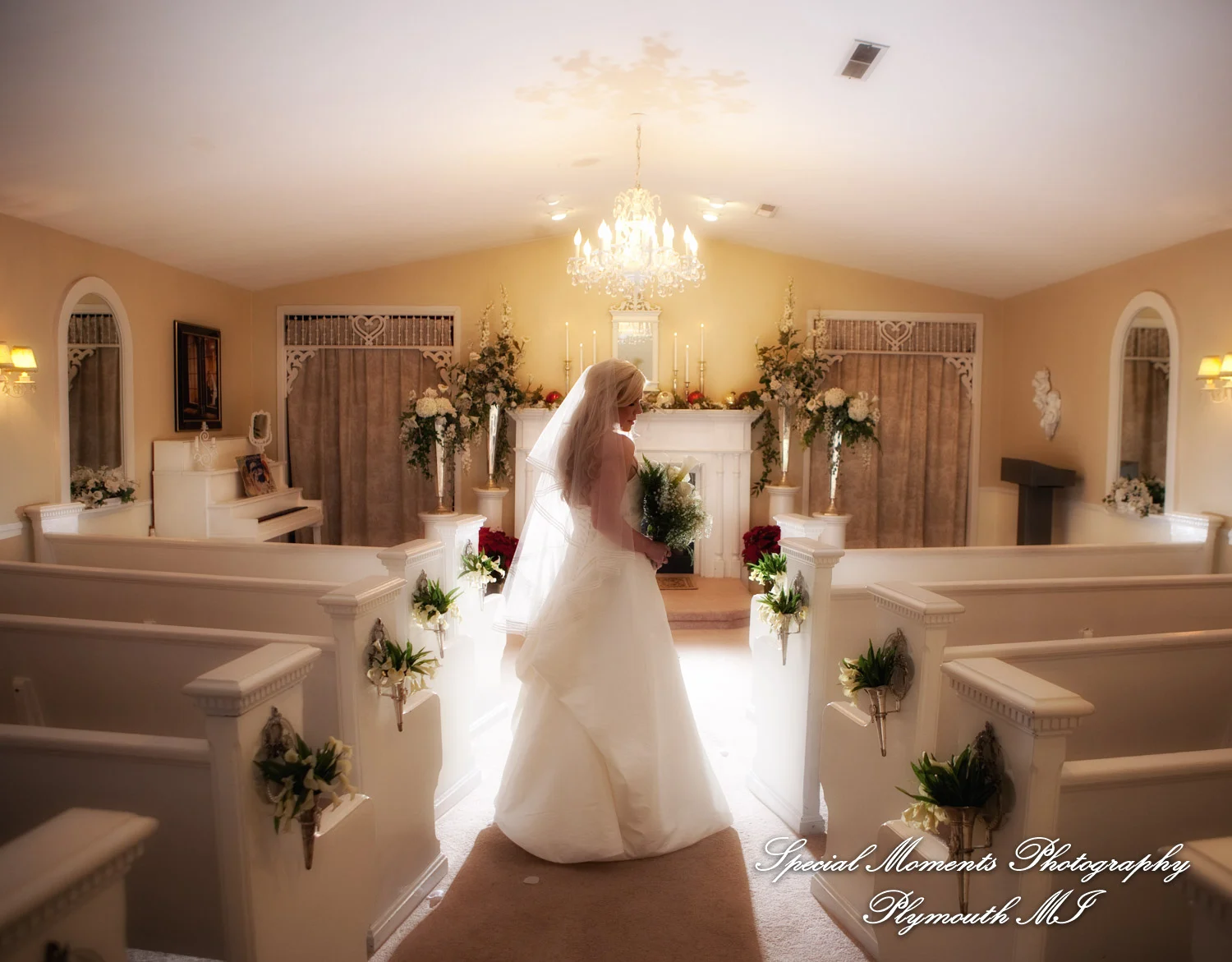 Little Wedding Chapel Taylor MI wedding photograph