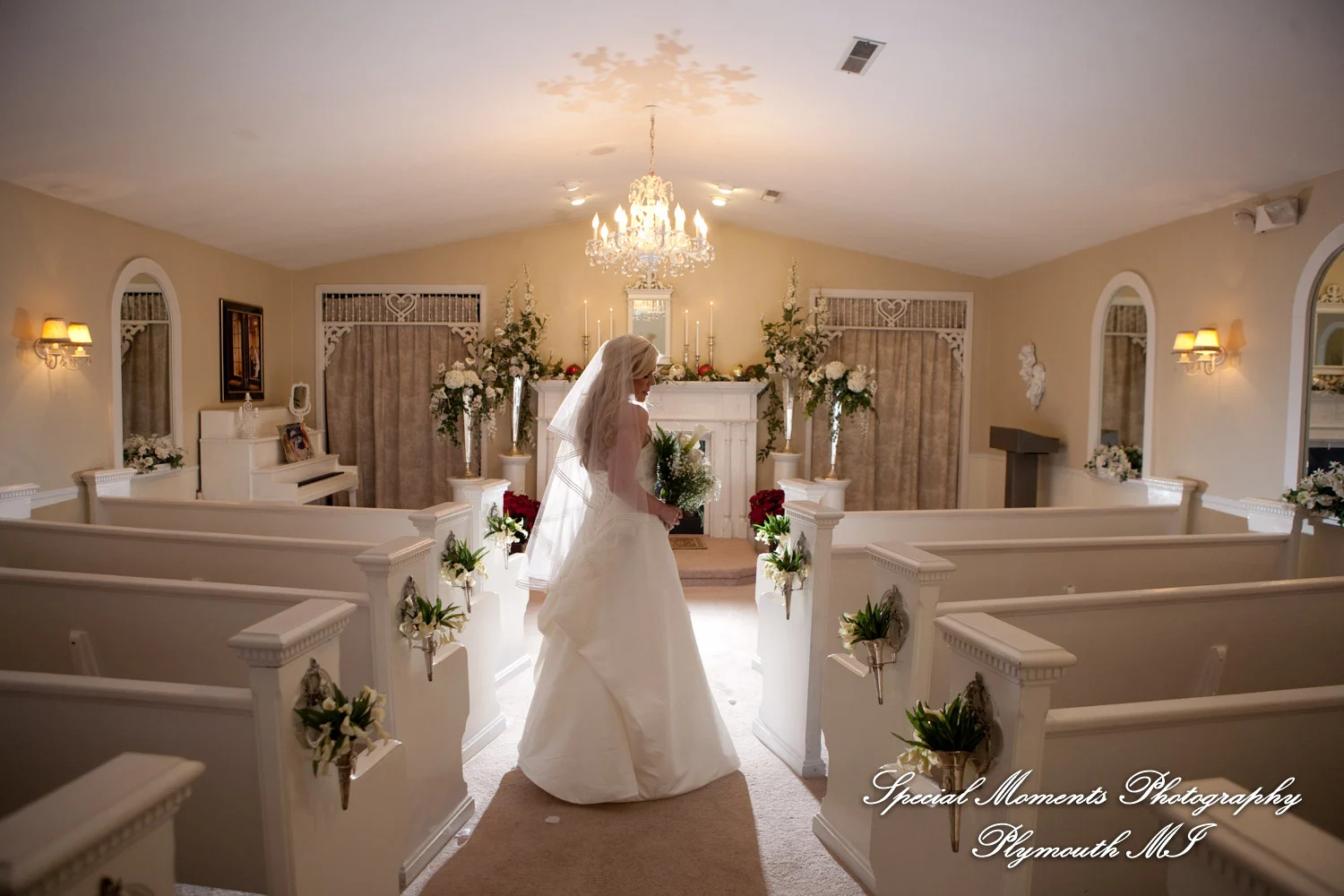 Little Wedding Chapel Taylor MI wedding photograph