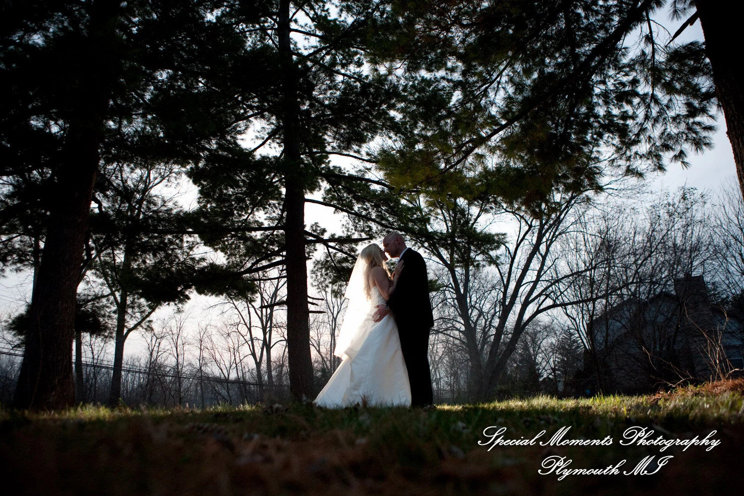 Little Wedding Chapel Taylor MI wedding photograph