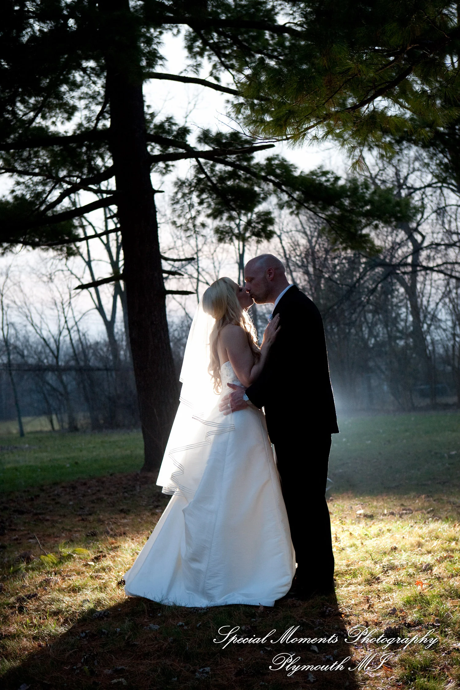 Little Wedding Chapel Taylor MI wedding photograph