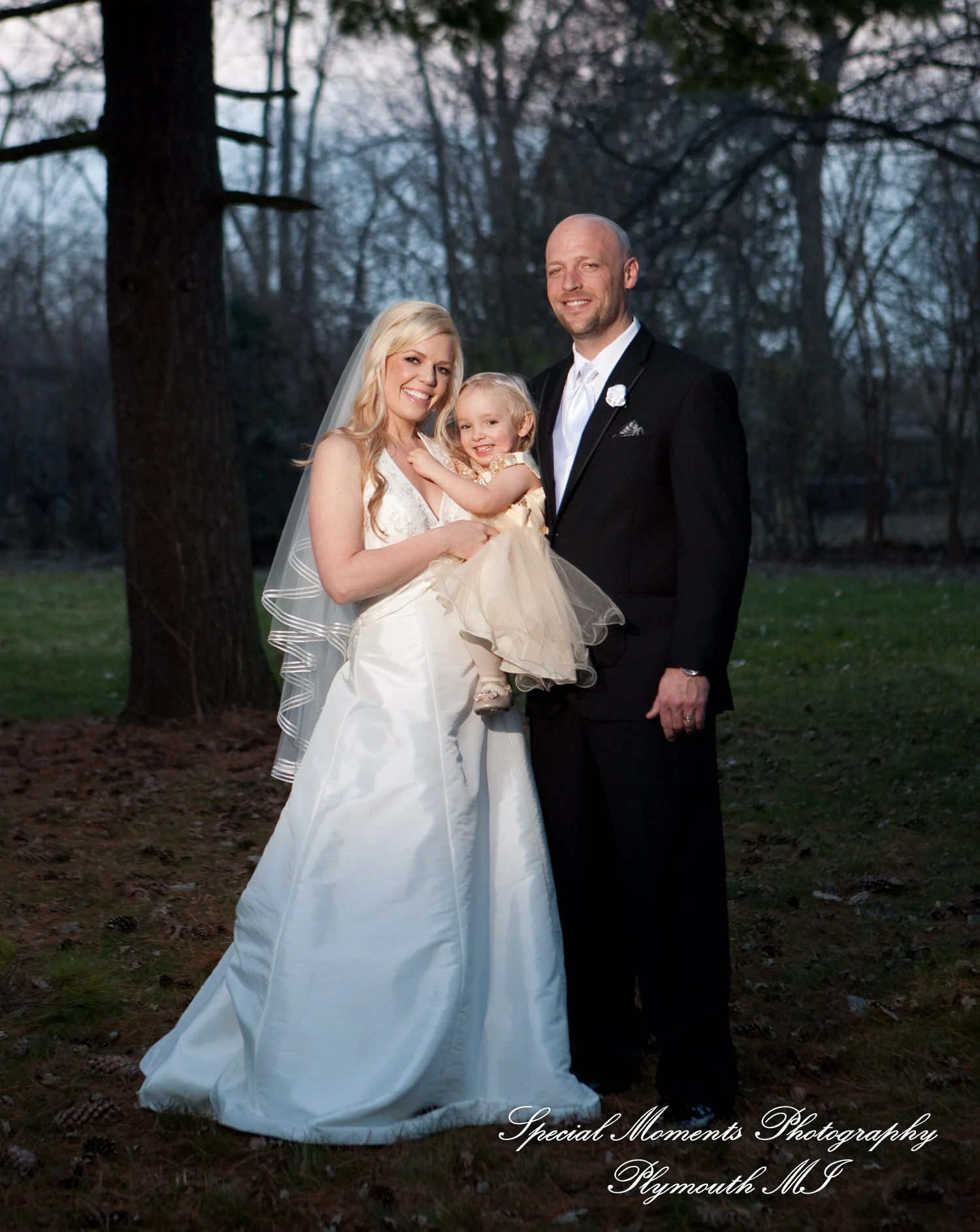 Little Wedding Chapel Taylor MI wedding photograph