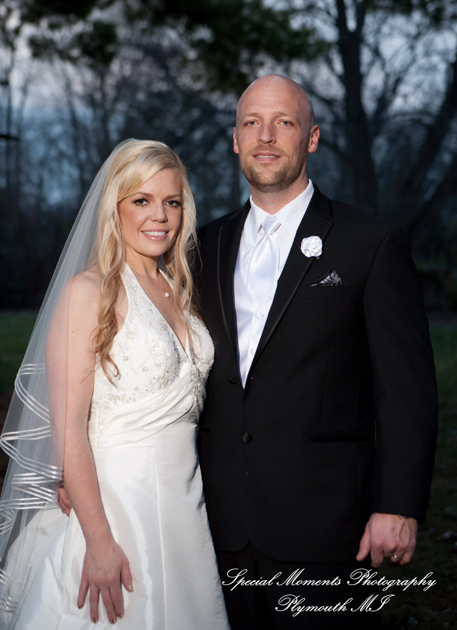 Little Wedding Chapel Taylor MI wedding photograph
