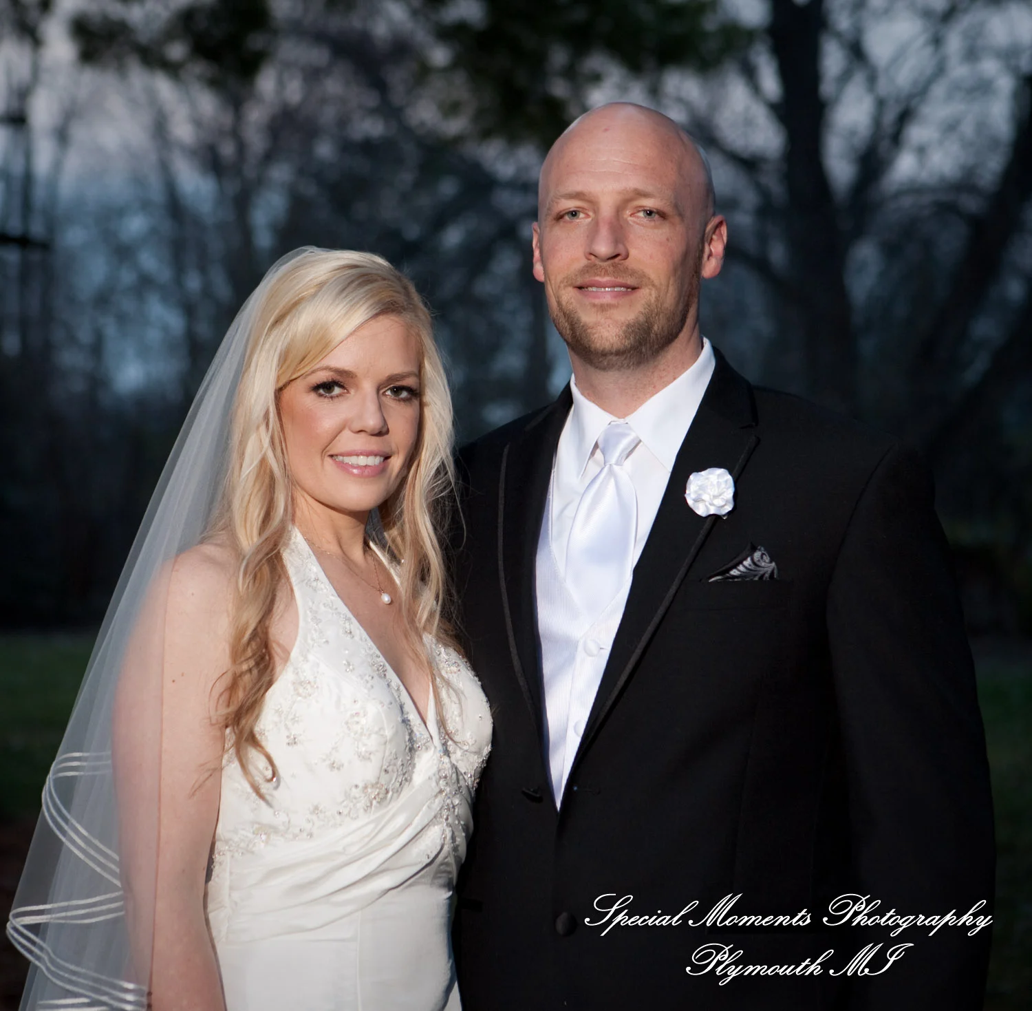 Little Wedding Chapel Taylor MI wedding photograph