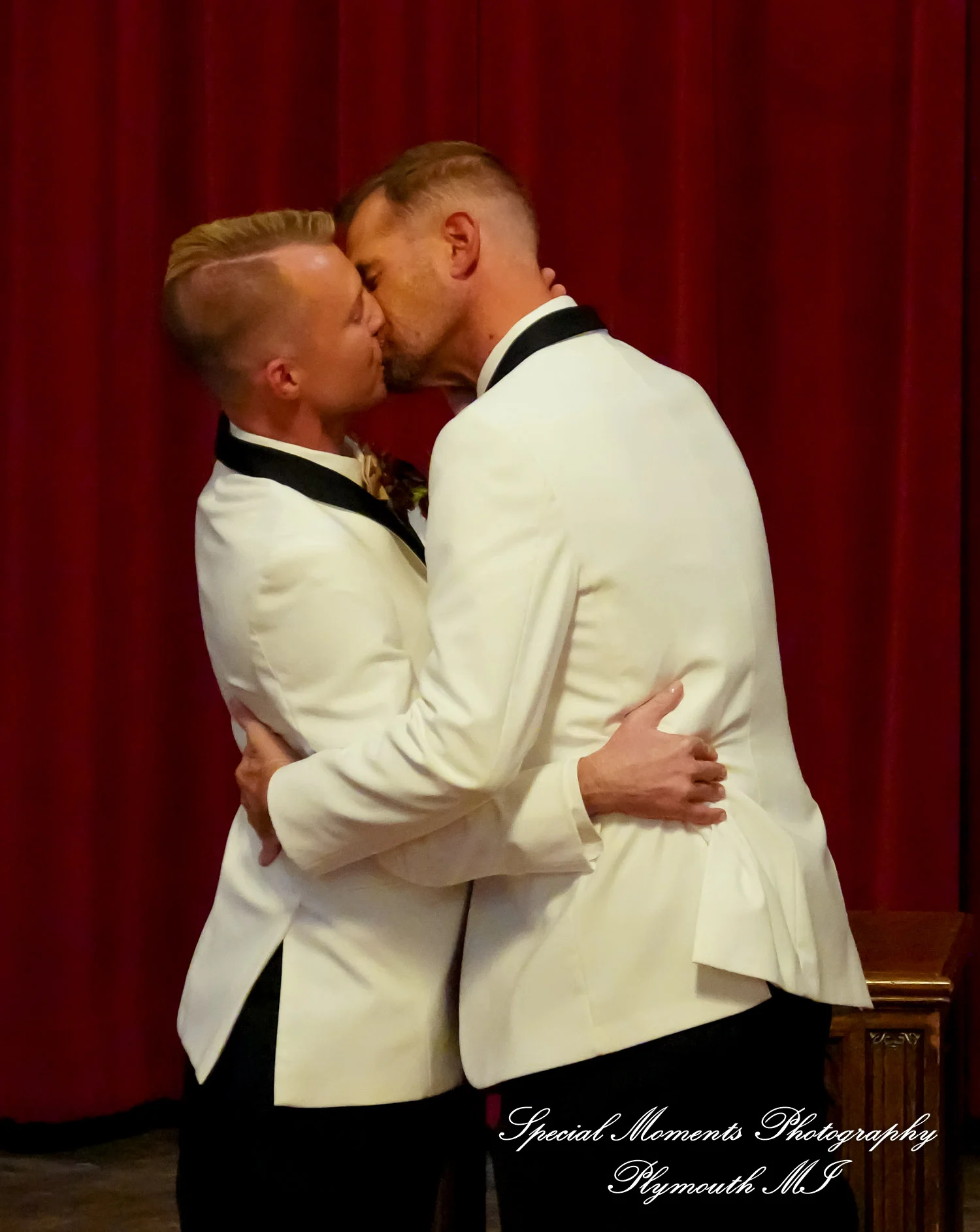 Masonic Temple Detroit MI wedding photograph