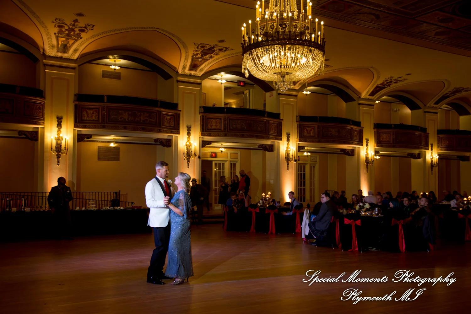 Masonic Temple Detroit MI wedding photograph