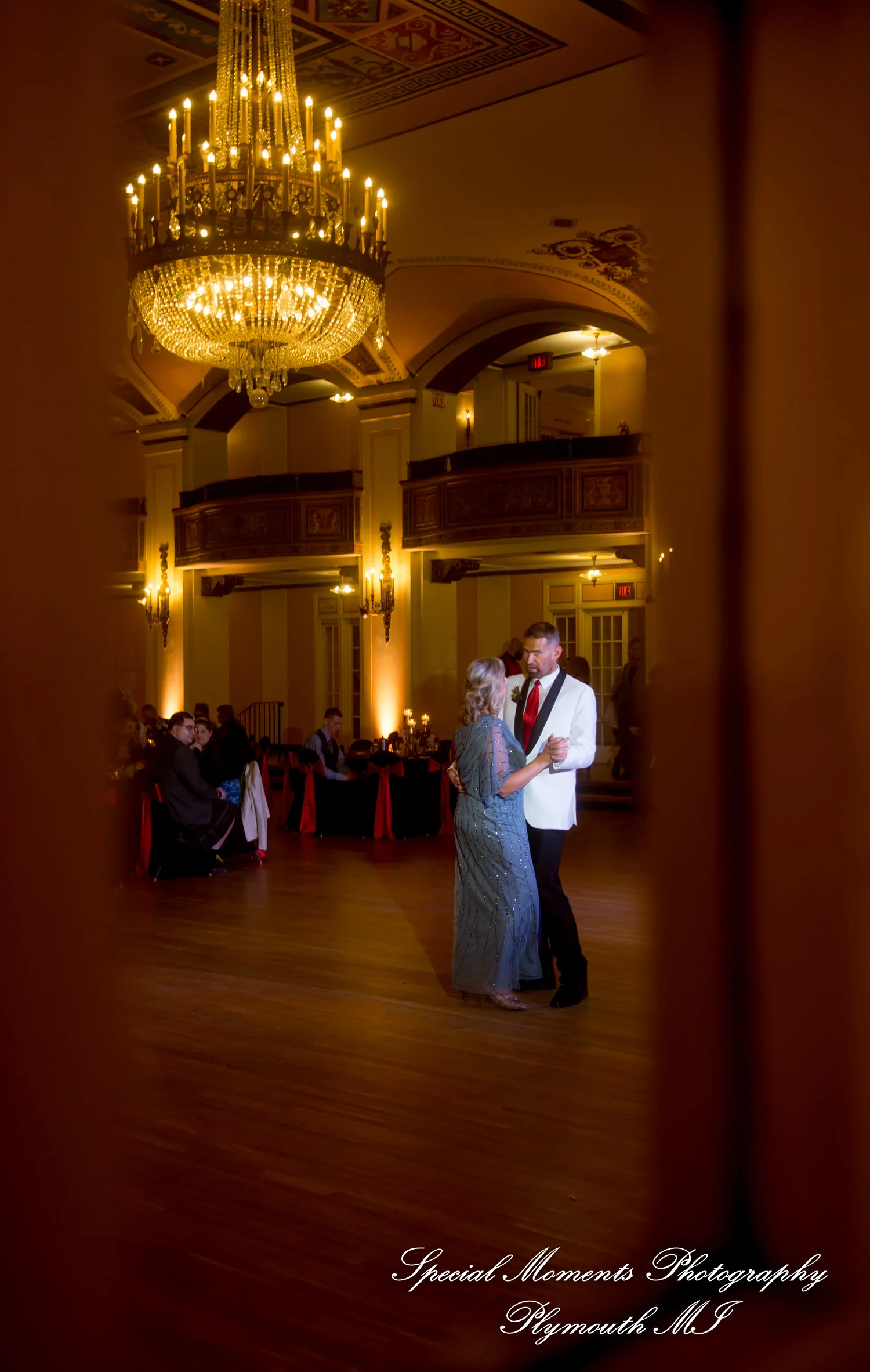 Masonic Temple Detroit MI wedding photograph