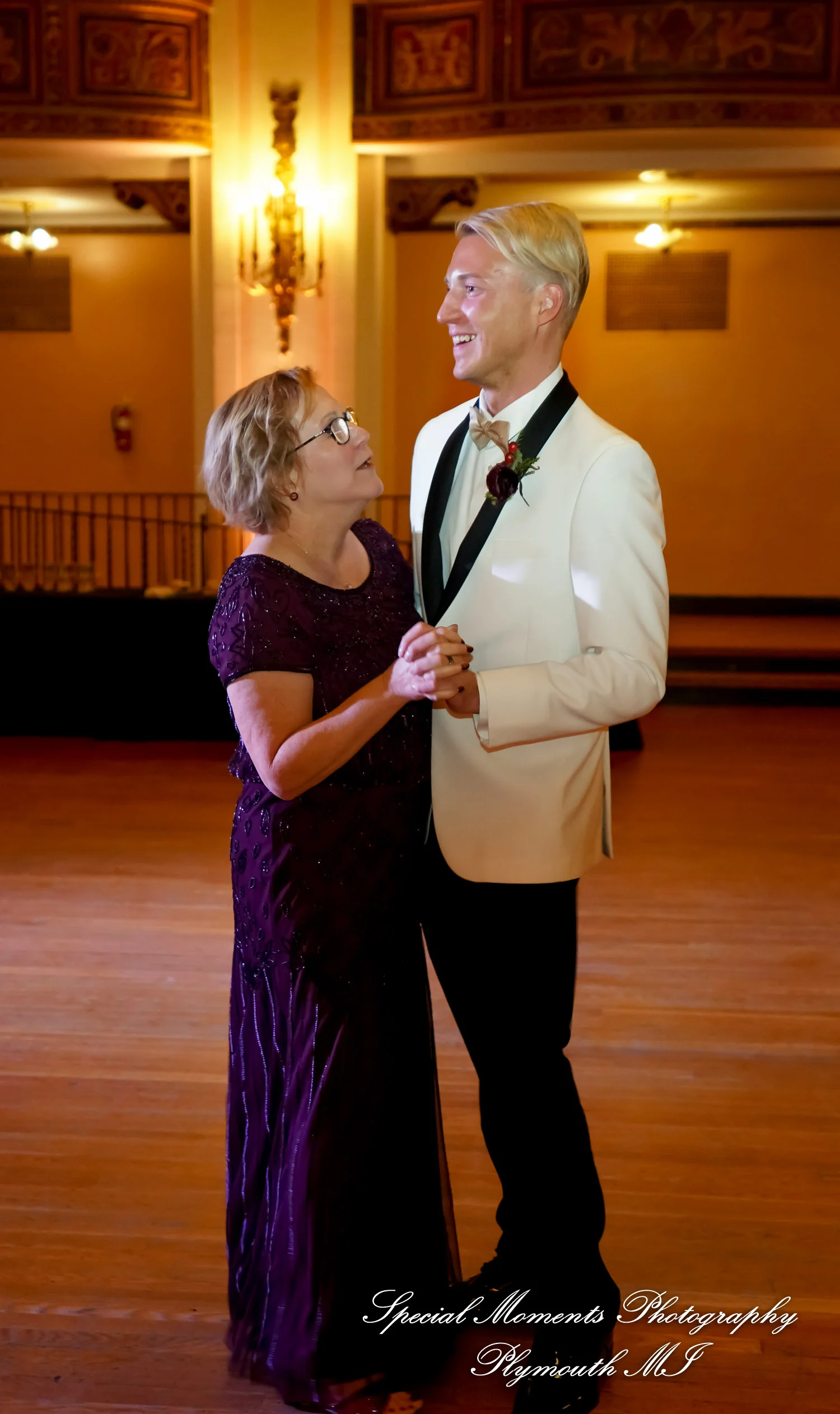Masonic Temple Detroit MI wedding photograph
