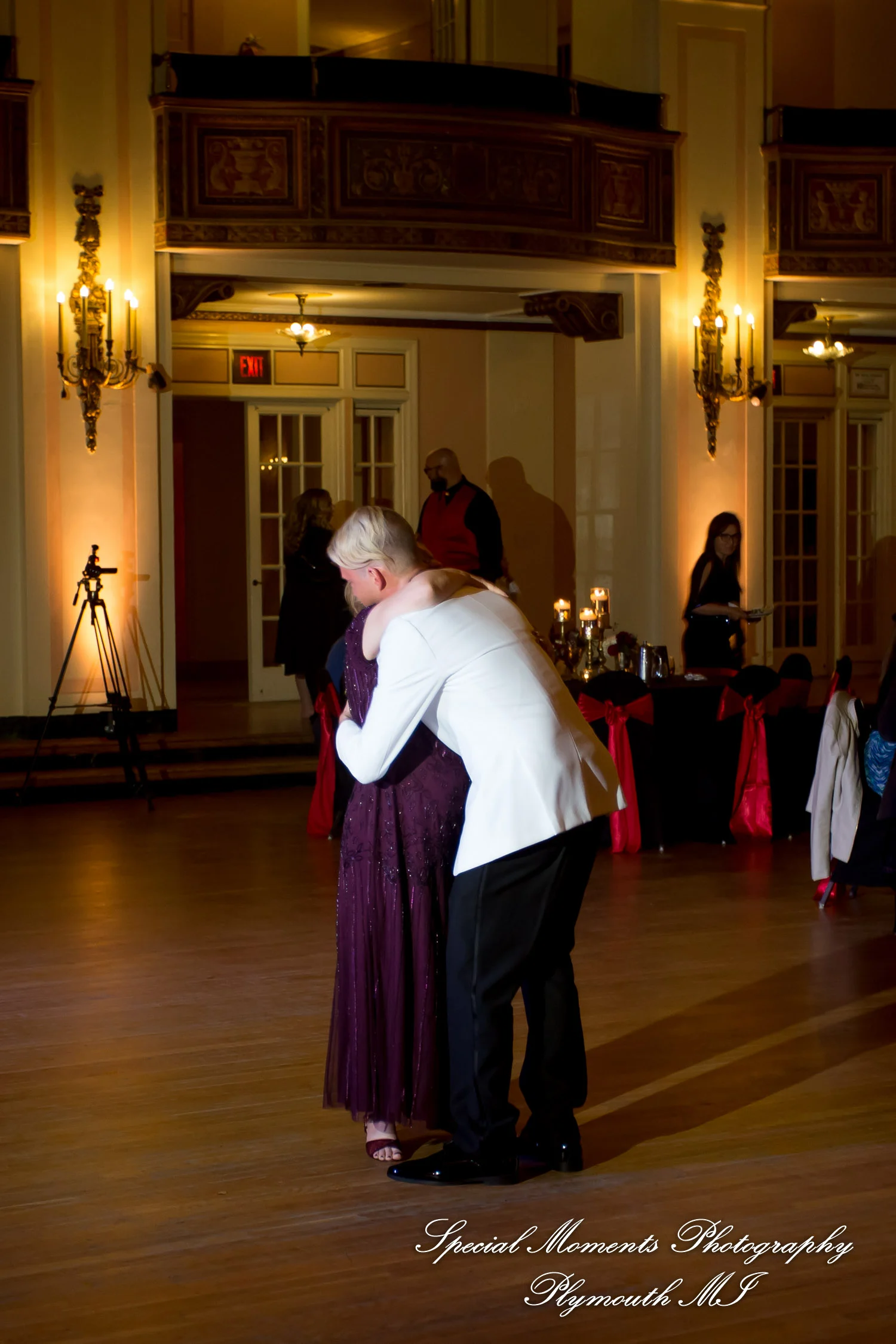 Masonic Temple Detroit MI wedding photograph