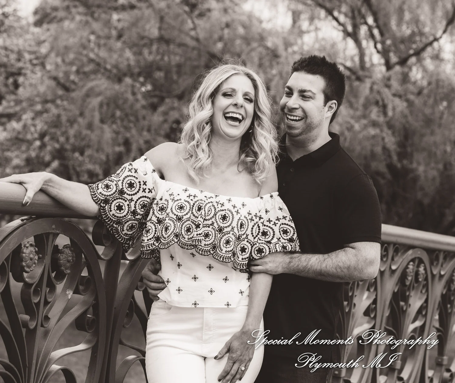 Belle Isle Detroit MI engagement photograph