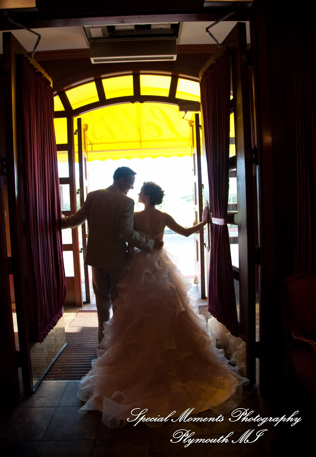 Lelli's Inn Auburn Hills MI wedding photograph
