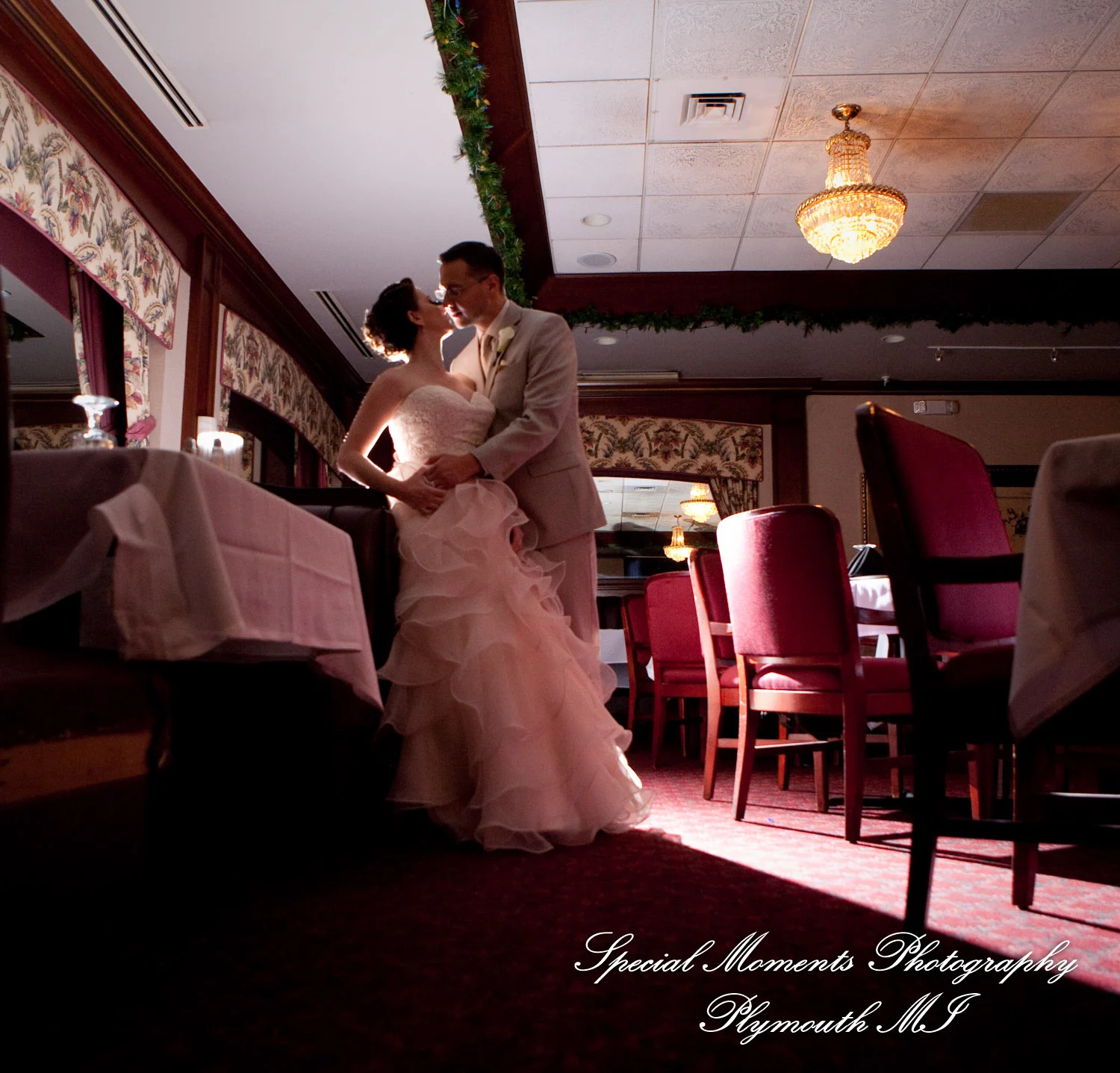 Lelli's Inn Auburn Hills MI wedding photograph