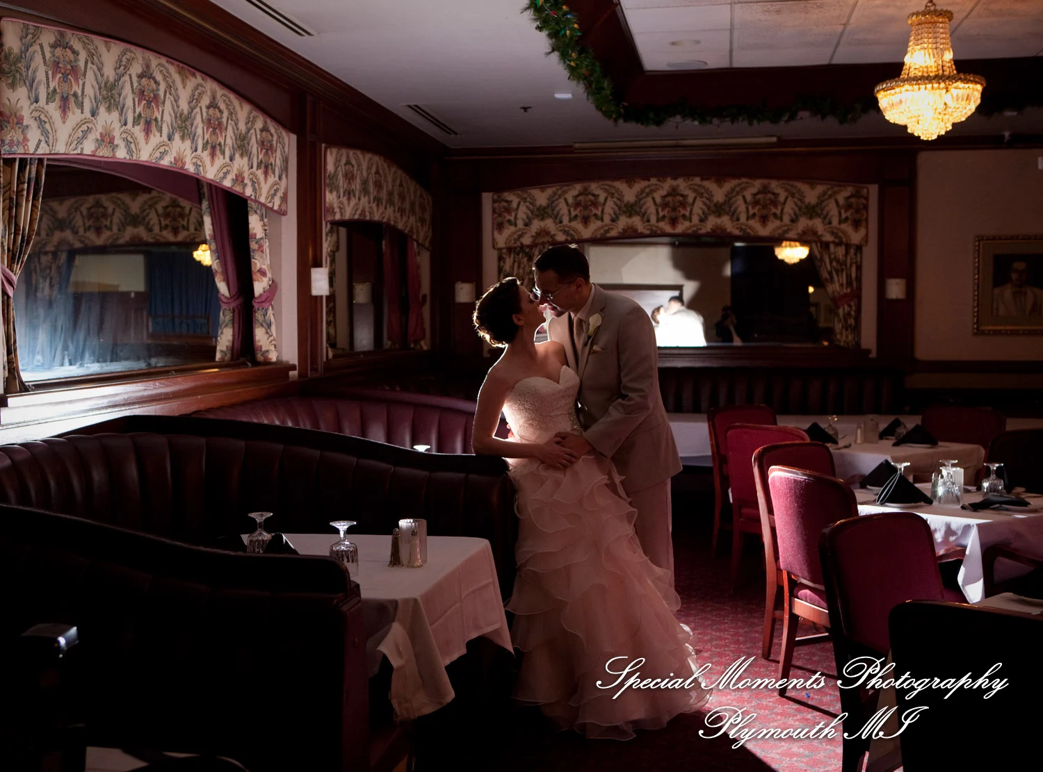 Lelli's Inn Auburn Hills MI wedding photograph