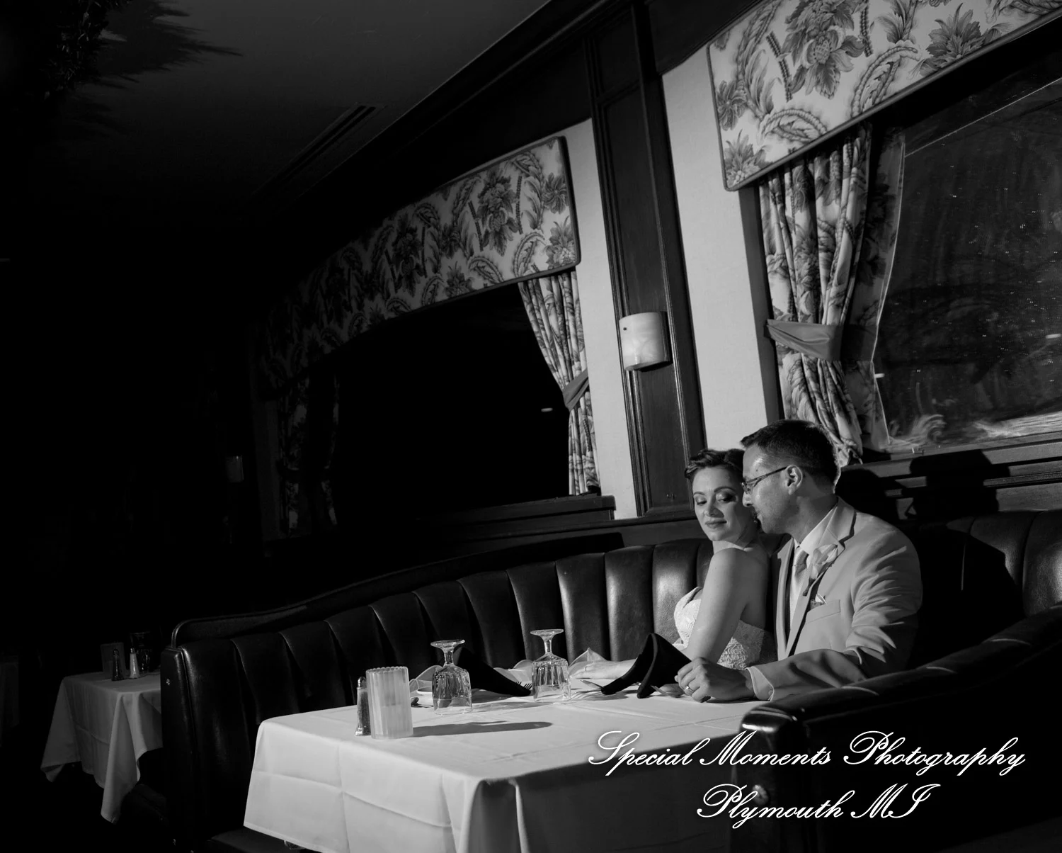Lelli's Inn Auburn Hills MI wedding photograph