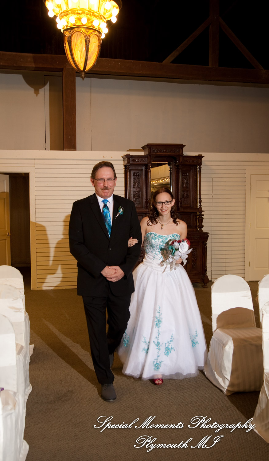 Erynn & Brian at Canterbury Castle Lake Orion MI wedding photograph