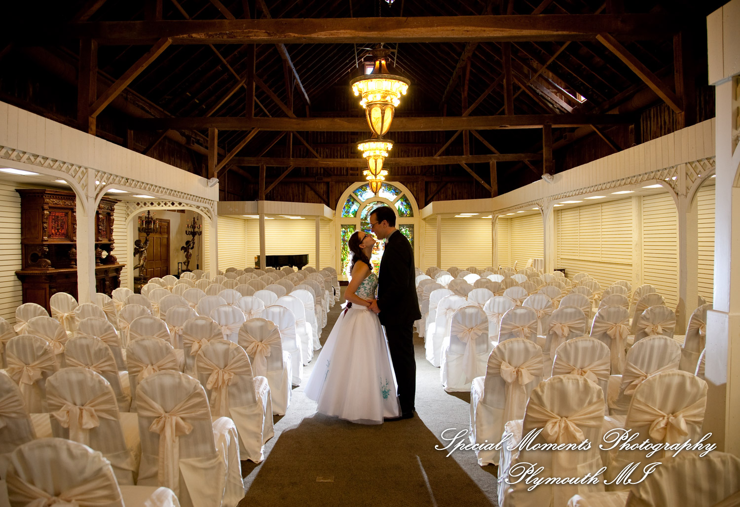 Erynn & Brian at Canterbury Castle Lake Orion MI wedding photograph