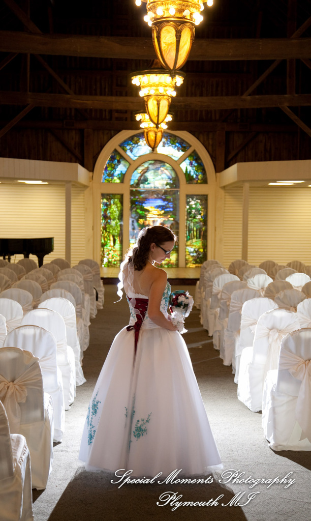 Erynn & Brian at Canterbury Castle Lake Orion MI wedding photograph