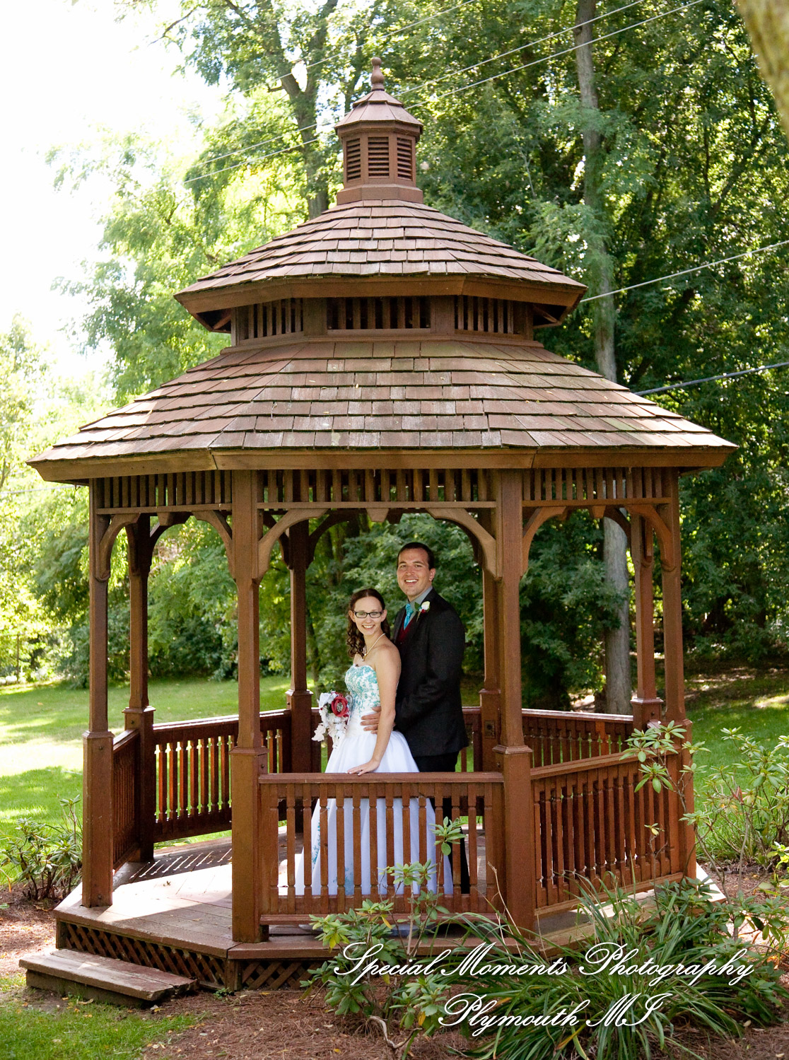 Erynn & Brian at Canterbury Castle Lake Orion MI wedding photograph