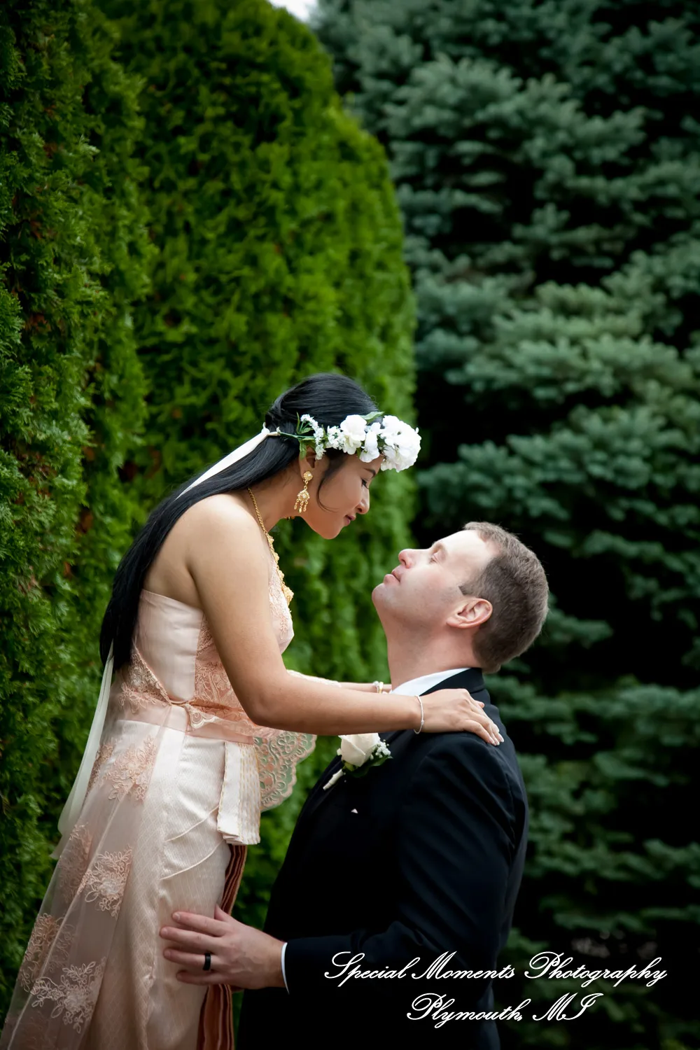 Petruzello's Banquet Hall Troy MI wedding photograph