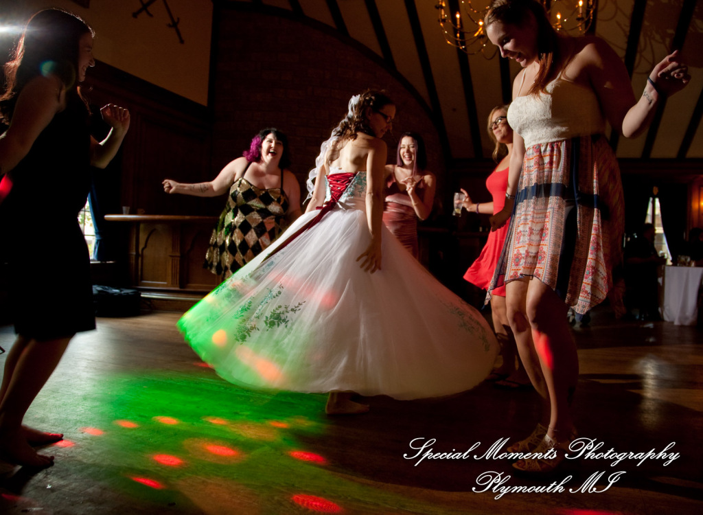 Erynn & Brian at Canterbury Castle Lake Orion MI wedding photograph