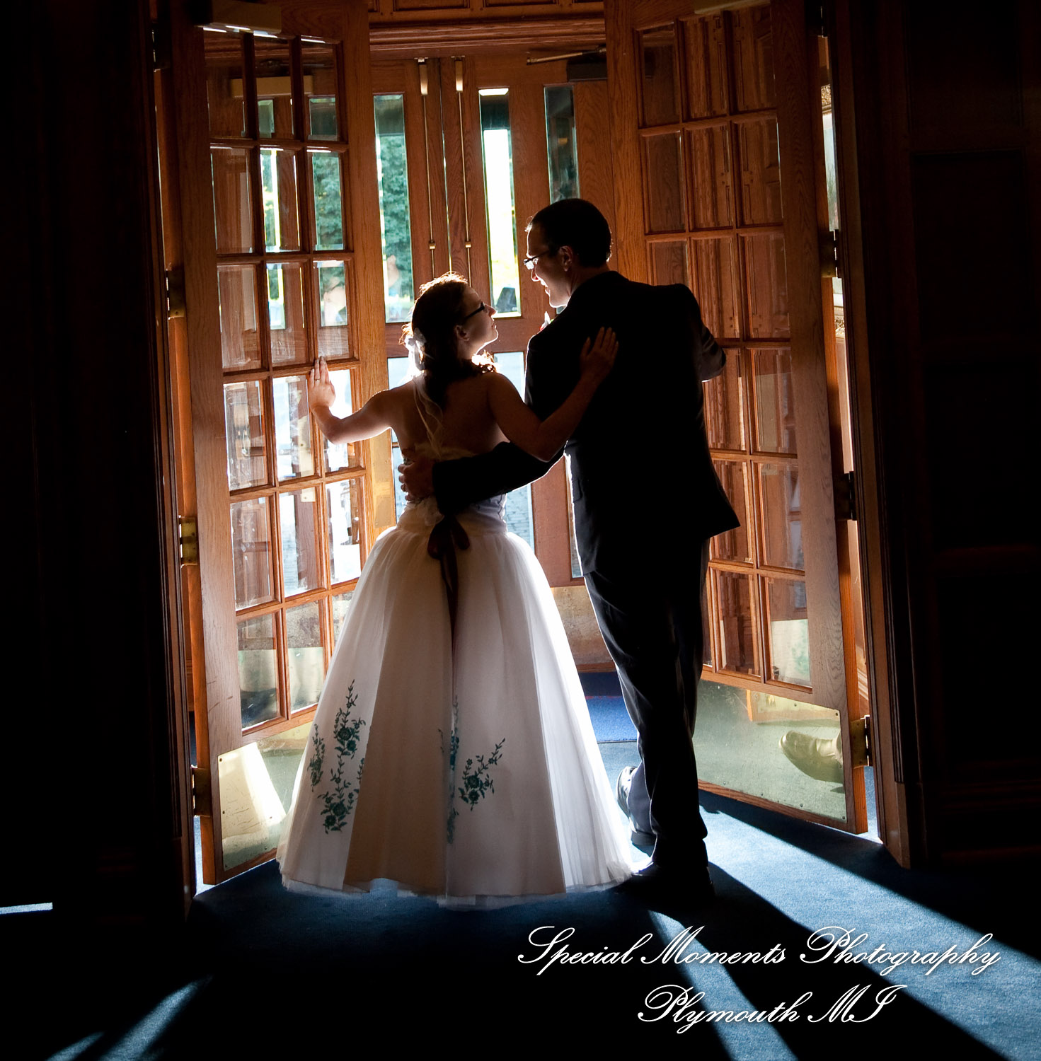 Erynn & Brian at Canterbury Castle Lake Orion MI wedding photograph