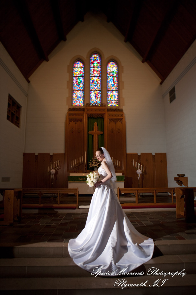 Mary Ann & Kevin at Emmanuel Lutheran Dearborn MI wedding photograph